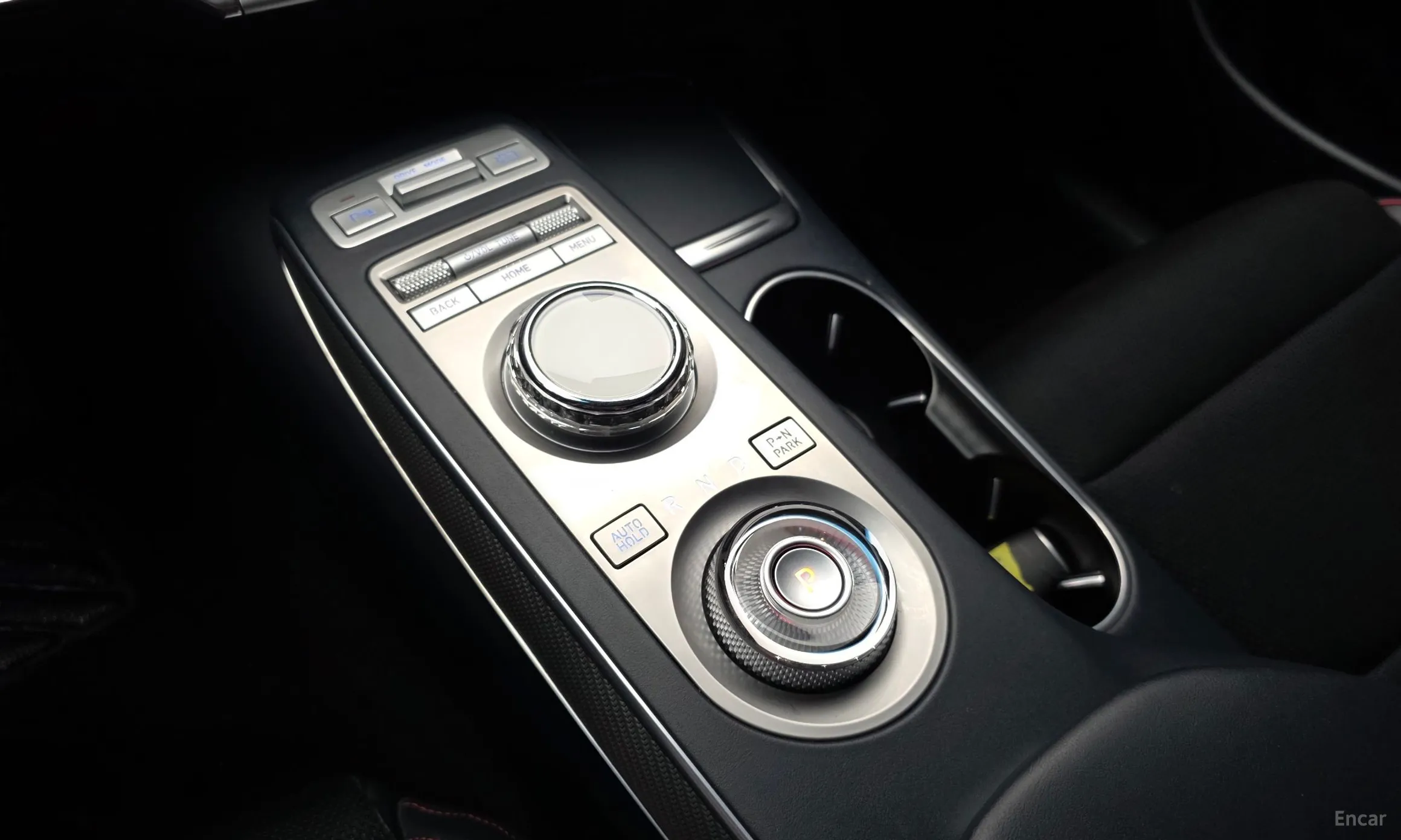 Genesis GV70 превью 9