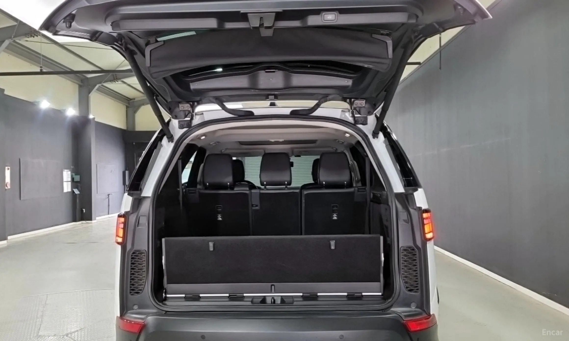 Land Rover Discovery 5 превью 15