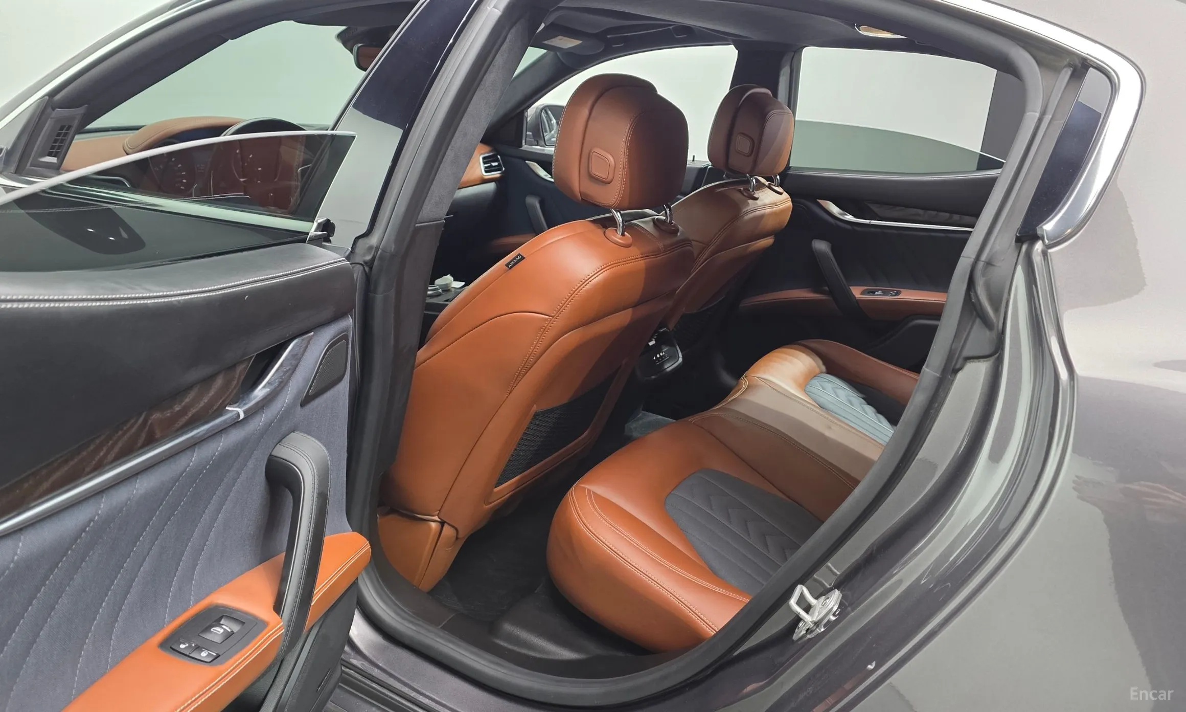 Maserati Ghibli превью 12