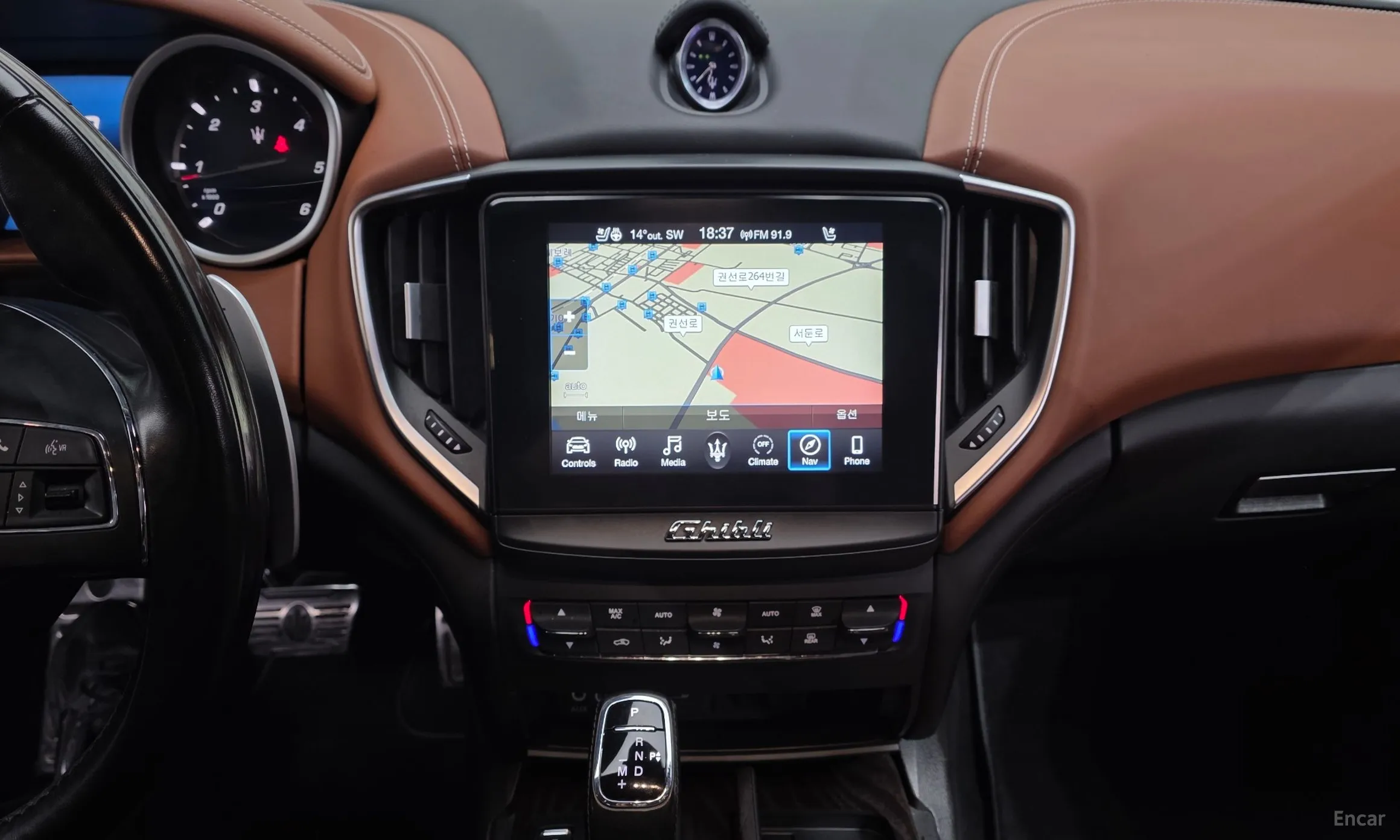 Maserati Ghibli превью 13