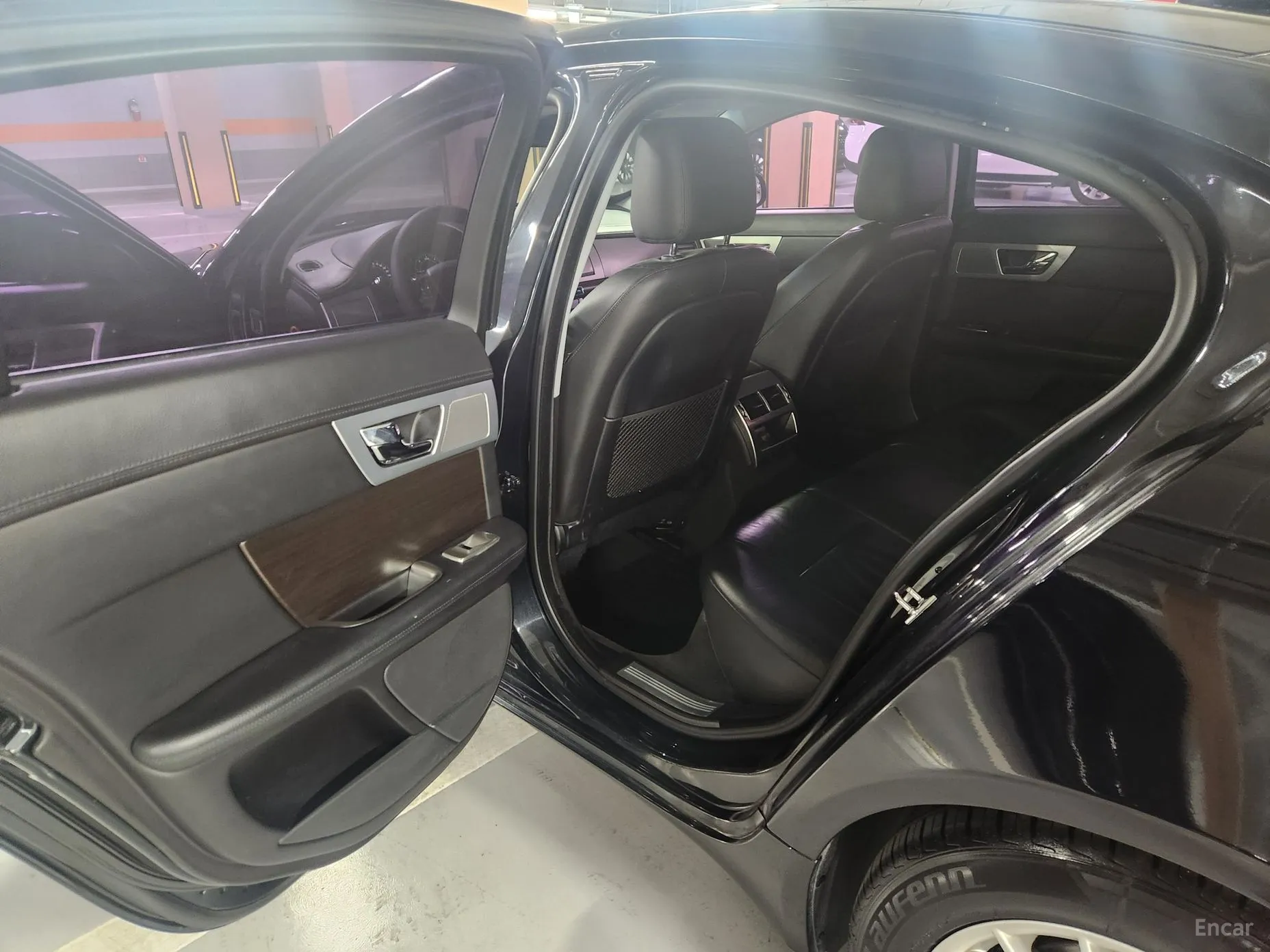 Jaguar XF превью 10