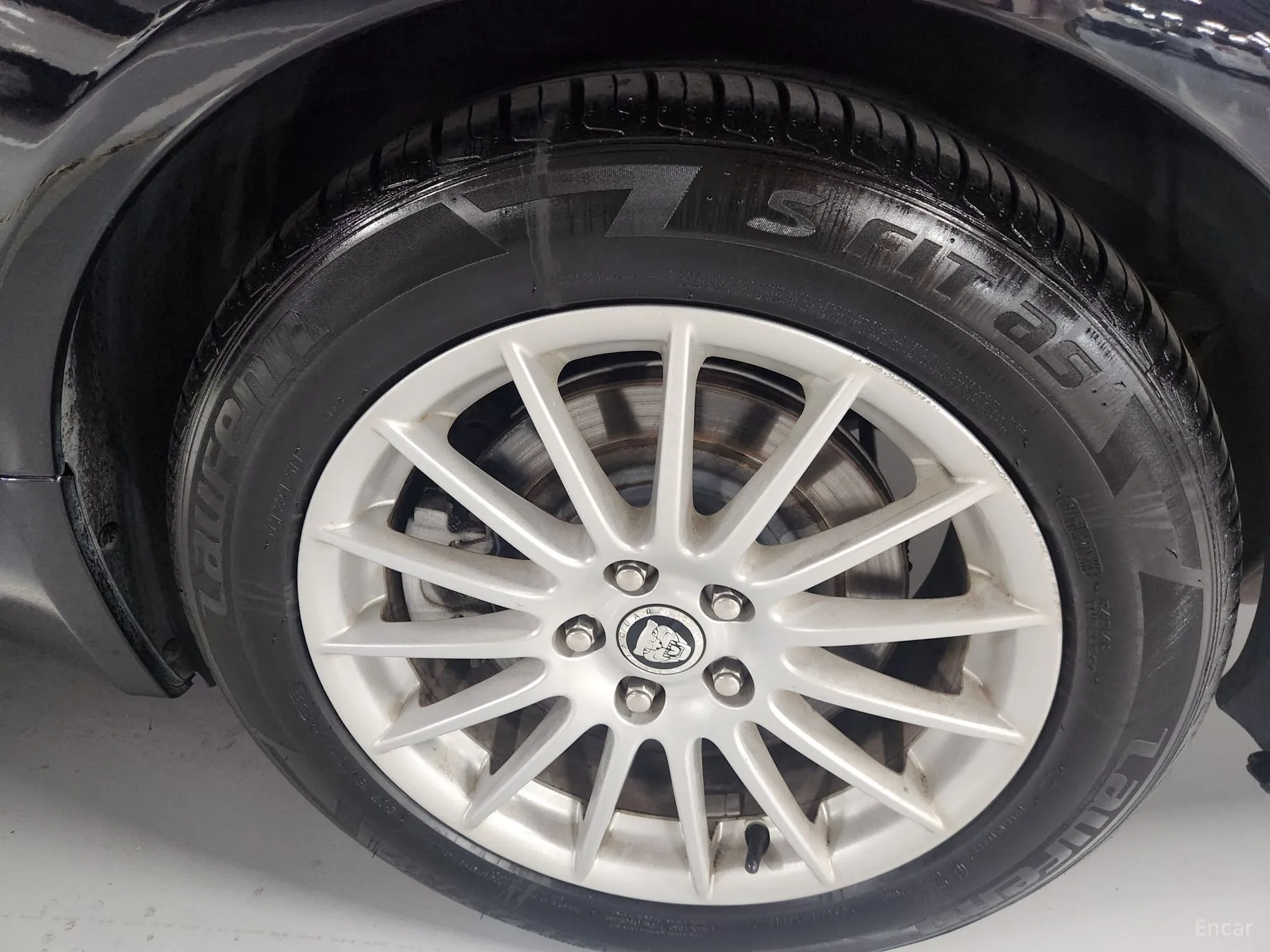 Jaguar XF превью 14
