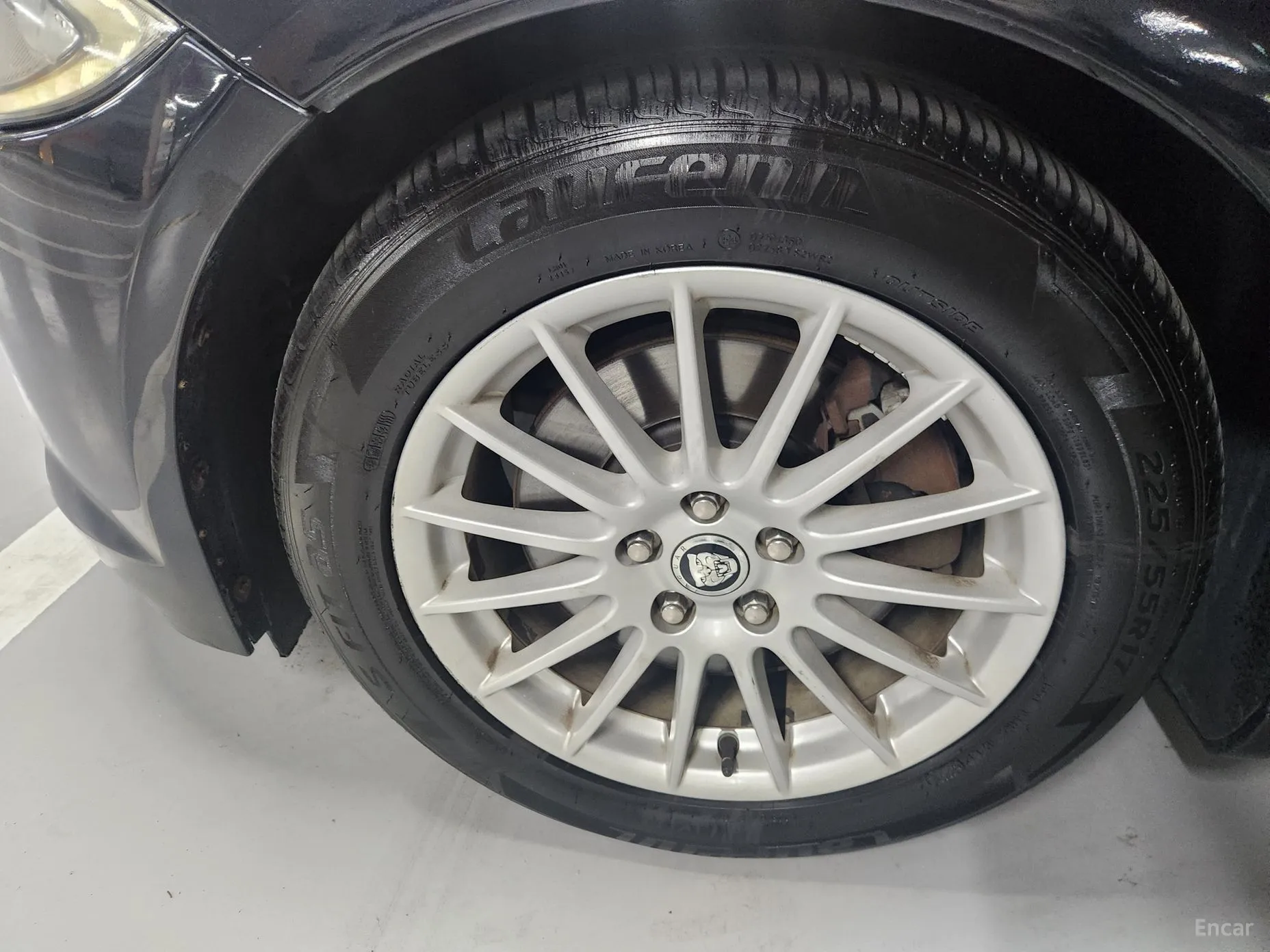 Jaguar XF превью 15