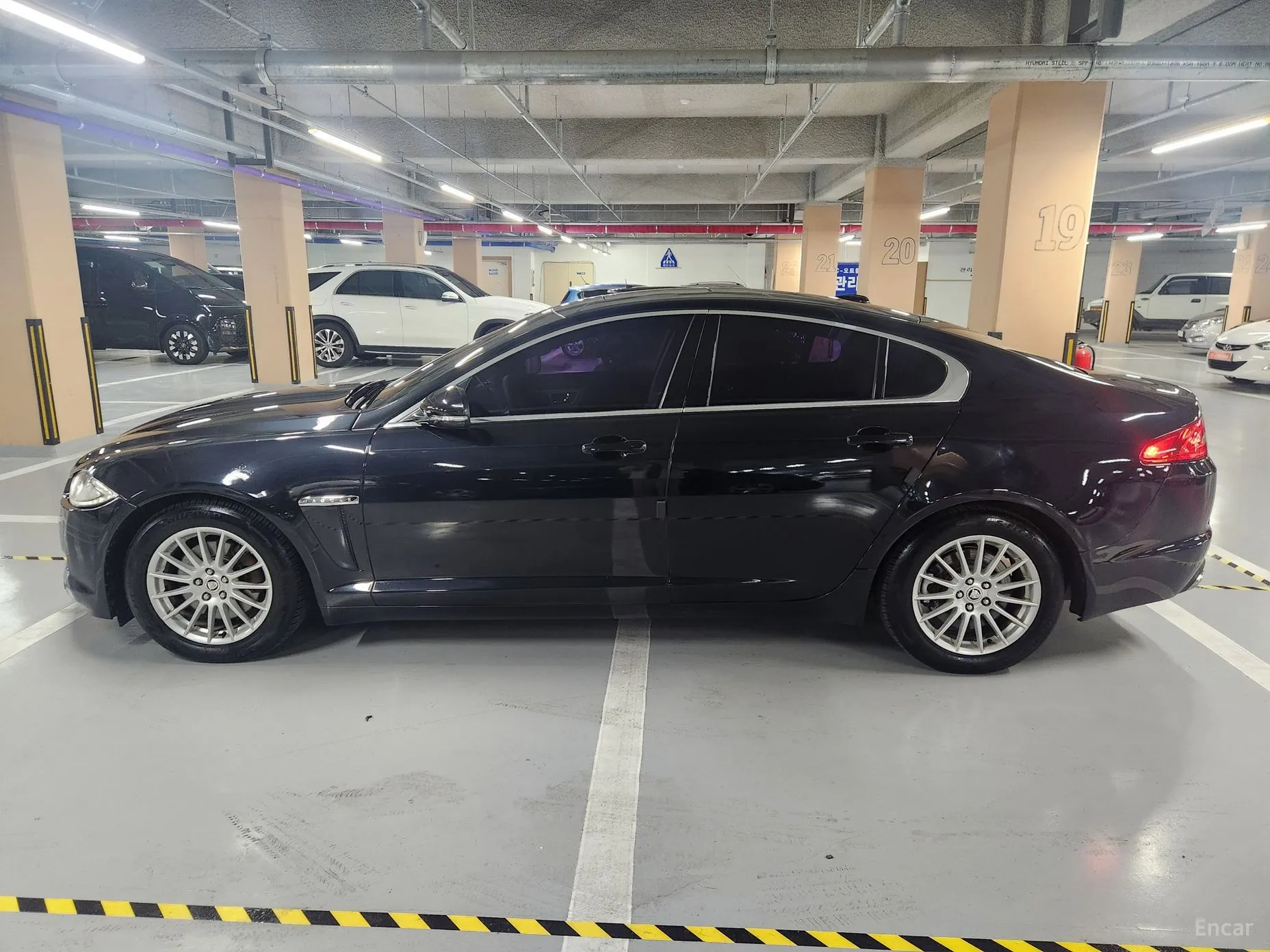 Jaguar XF превью 3