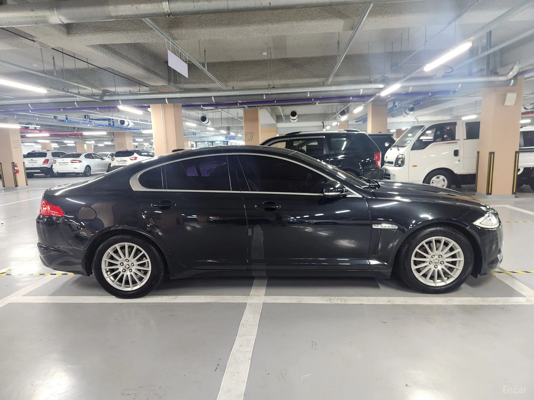 Jaguar XF превью 7