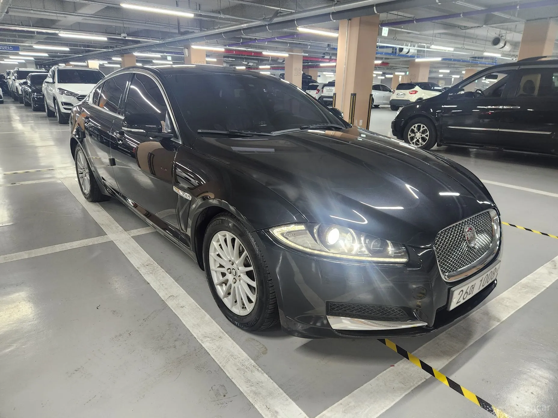 Jaguar XF превью 8