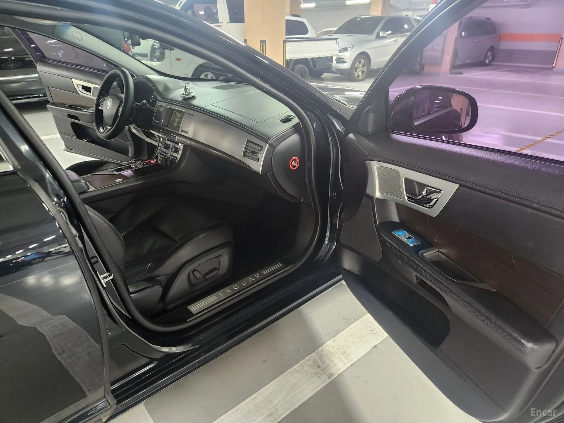 Jaguar XF превью 9