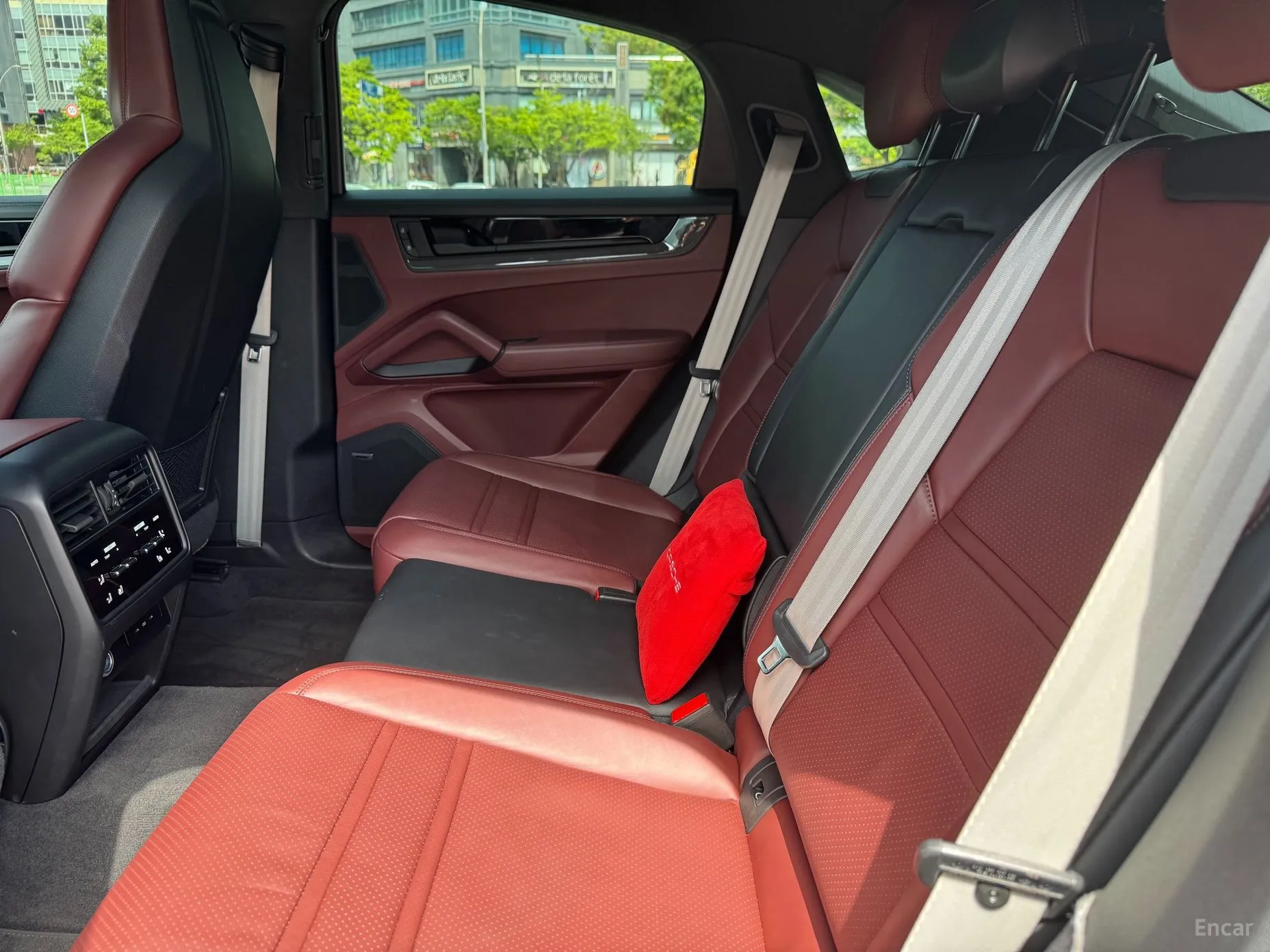 Porsche Cayenne (PO536) превью 13