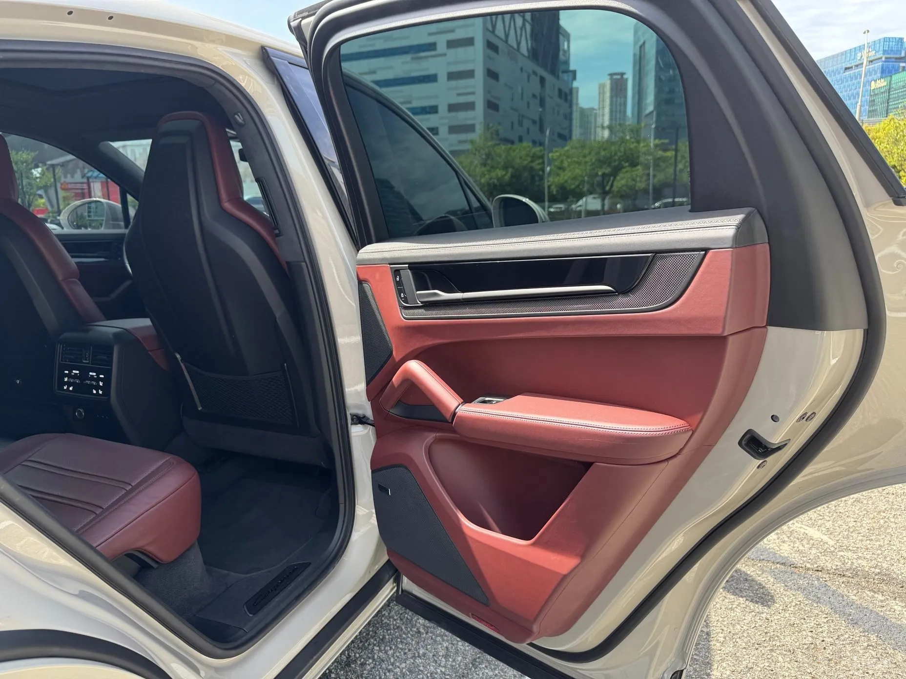 Porsche Cayenne (PO536) превью 14