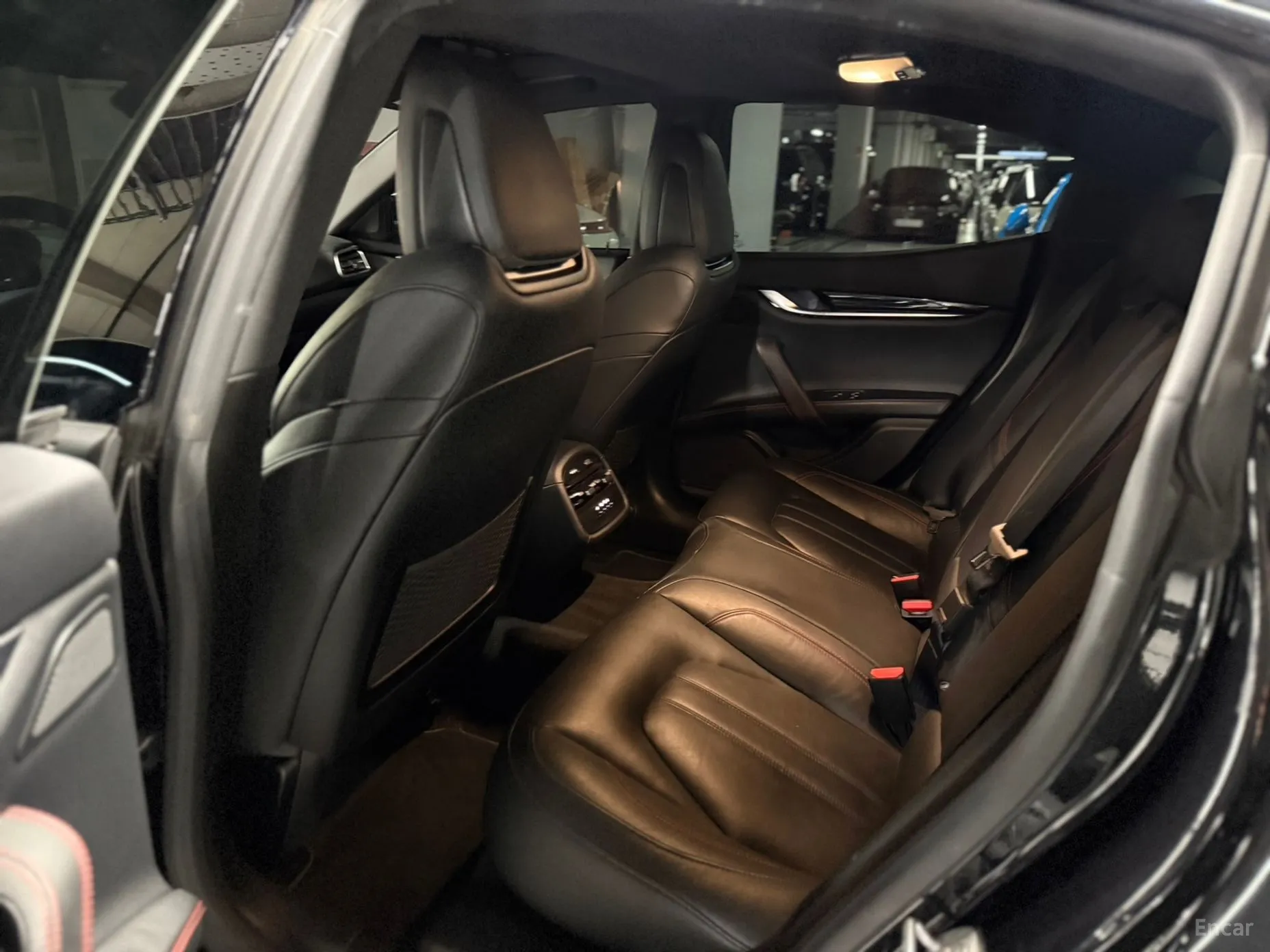 Maserati Ghibli превью 10