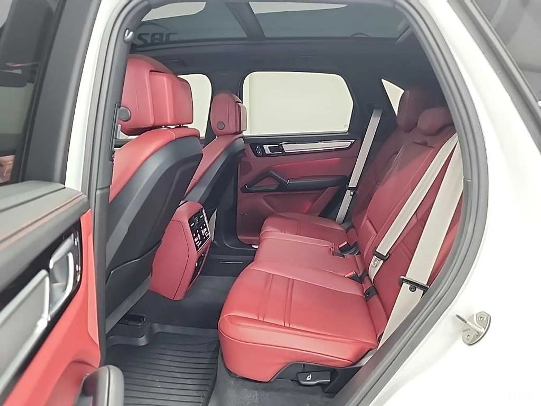 Porsche Cayenne (PO536) превью 12