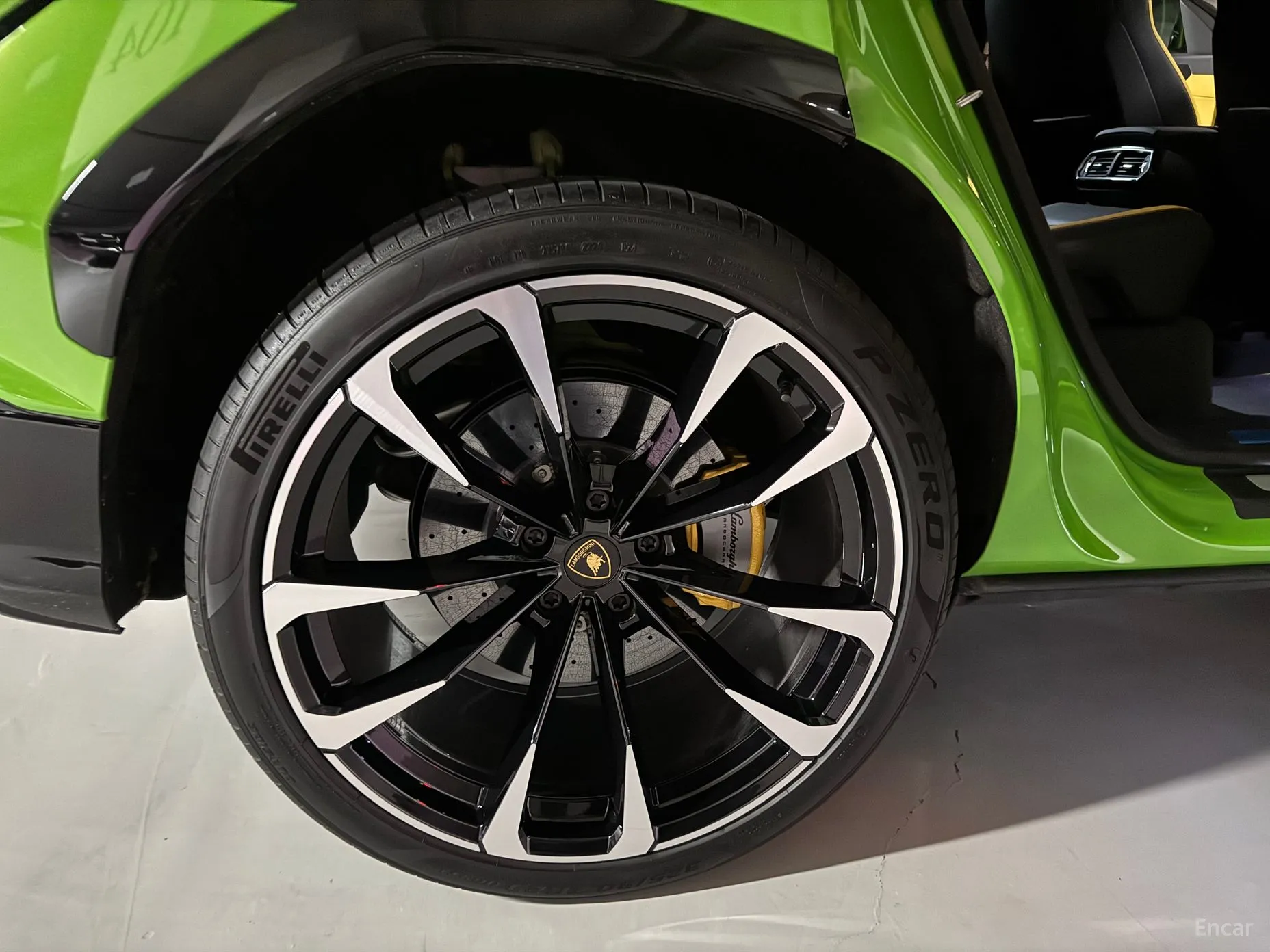 Lamborghini Urus превью 5