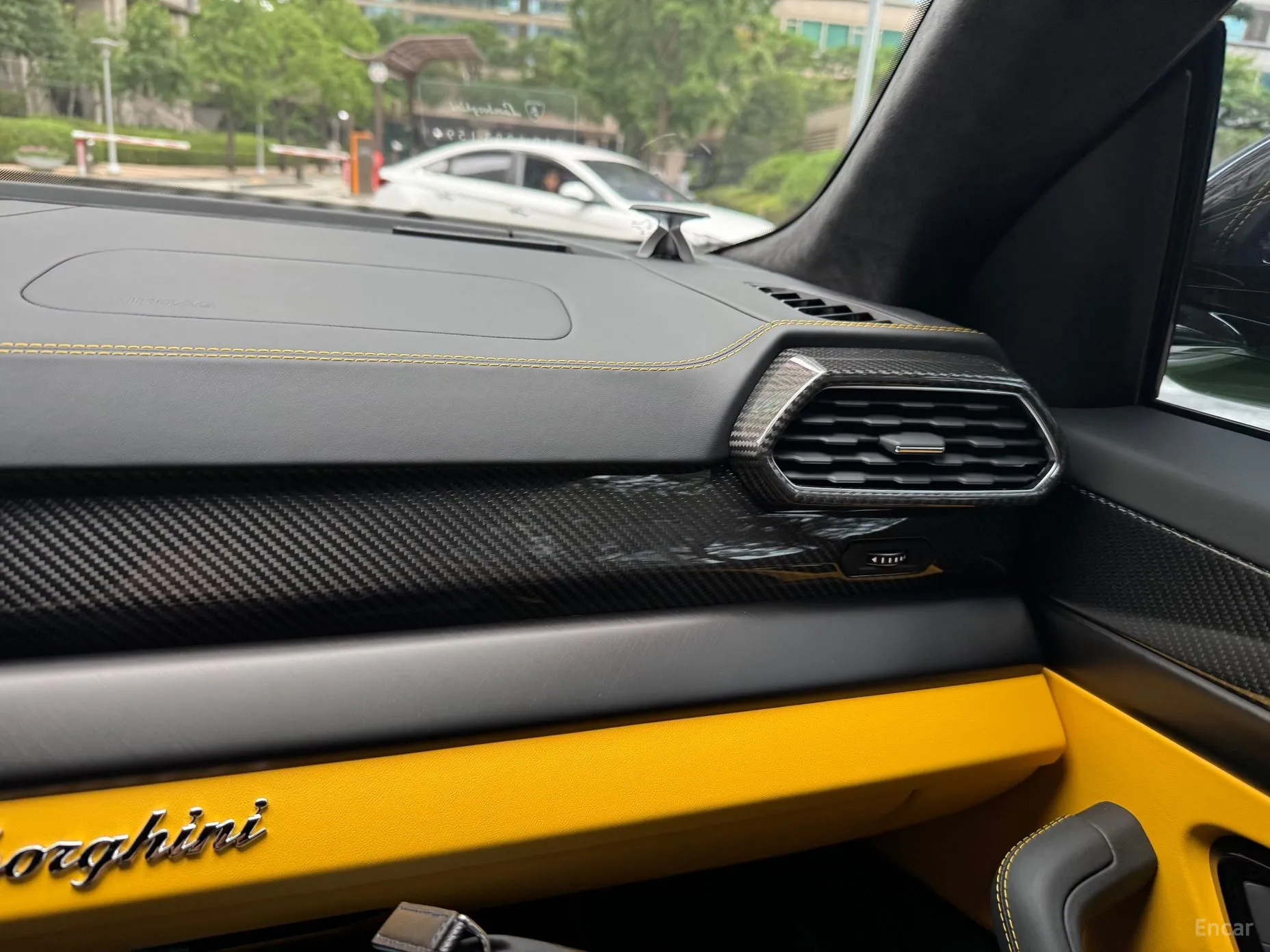 Lamborghini Urus превью 8