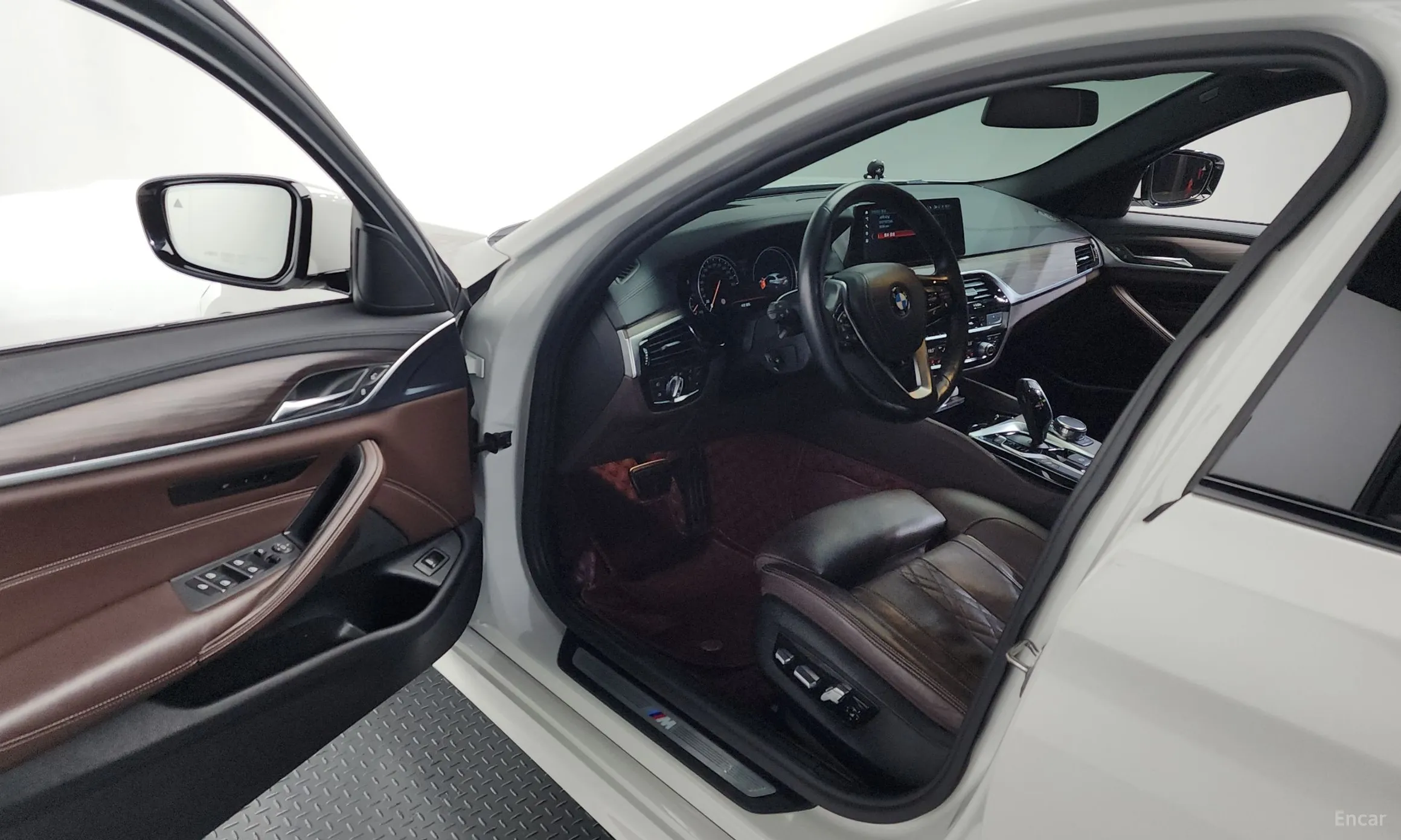 BMW 5 Series (G30) превью 10