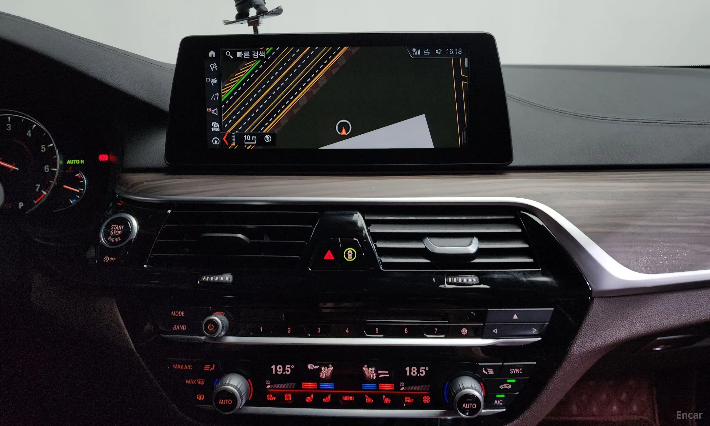 BMW 5 Series (G30) превью 12