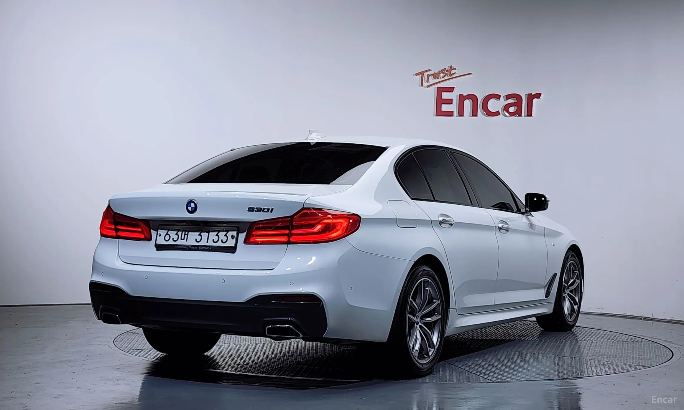BMW 5 Series (G30) превью 2