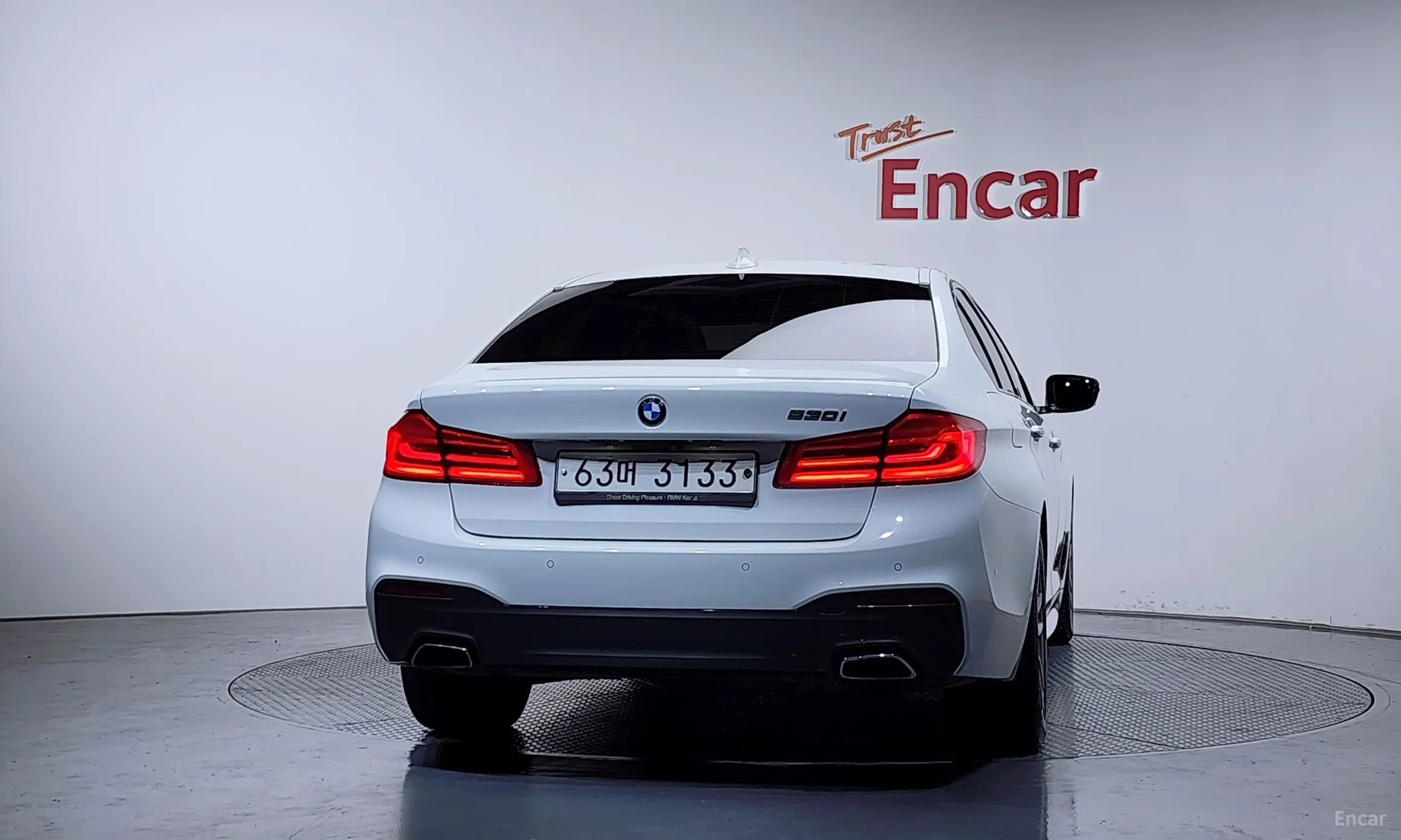 BMW 5 Series (G30) превью 4