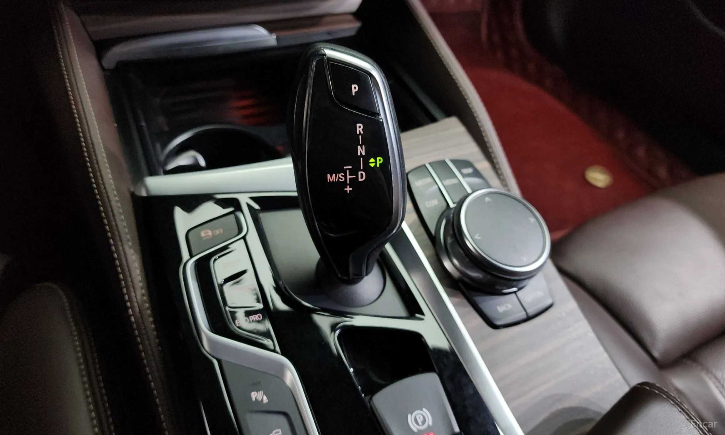 BMW 5 Series (G30) превью 9
