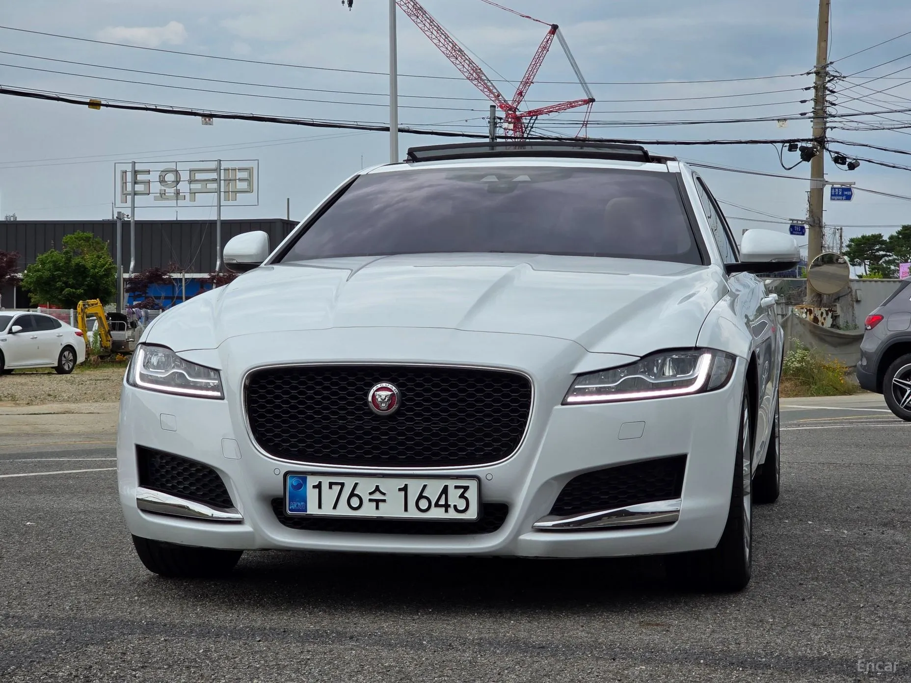 Jaguar XF (x260)