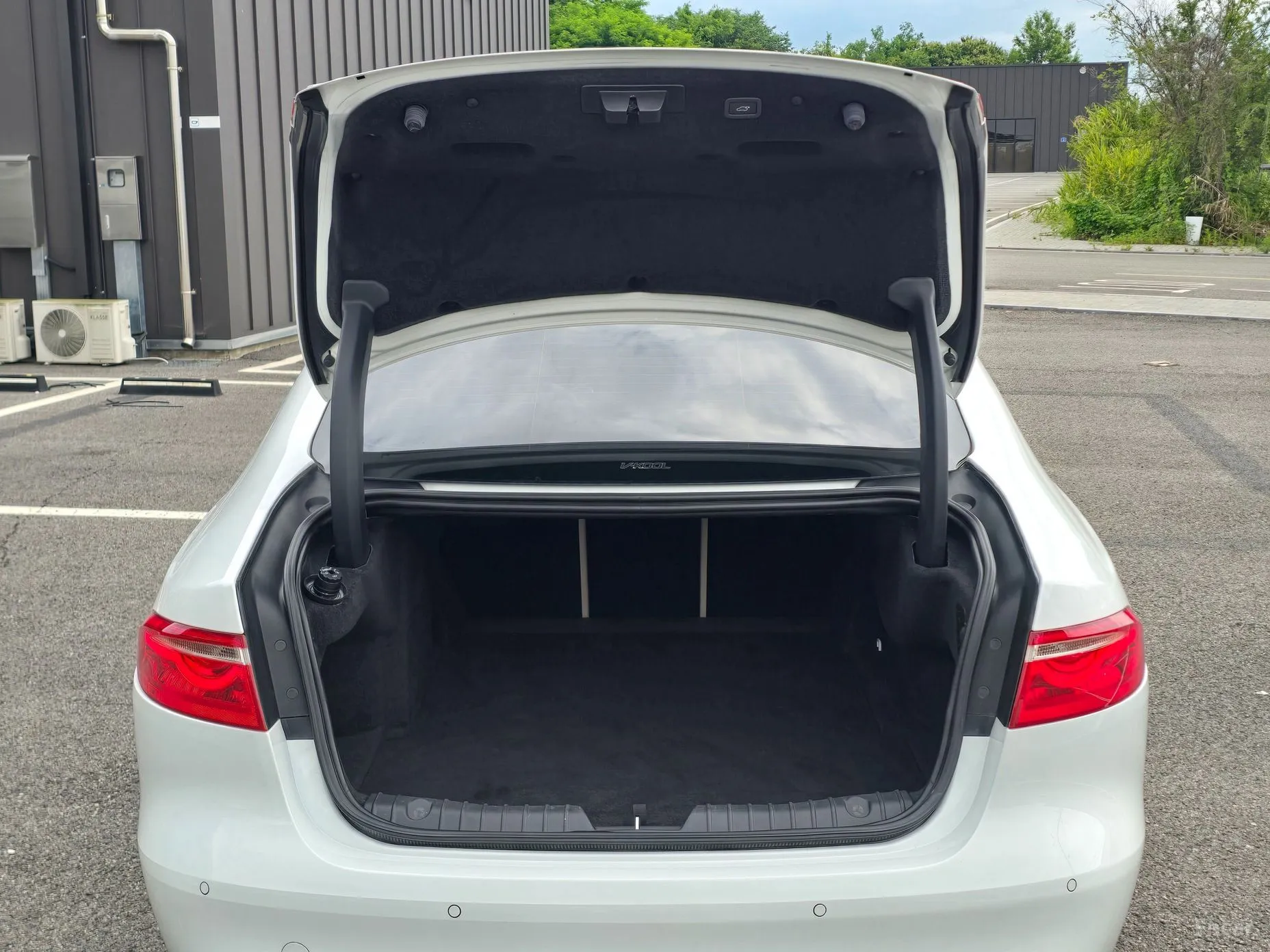 Jaguar XF (x260) превью 18