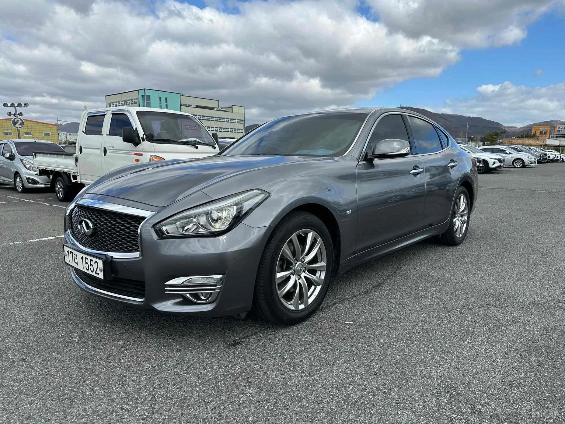Infiniti Q70