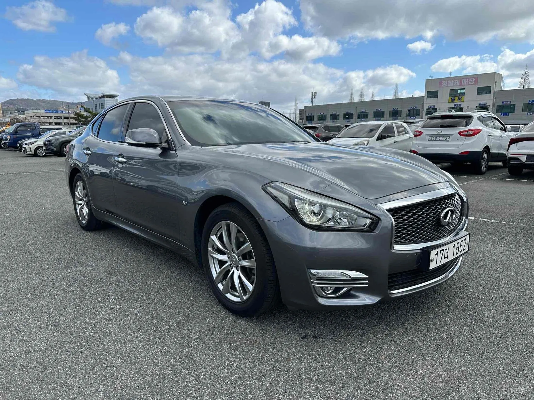 Infiniti Q70