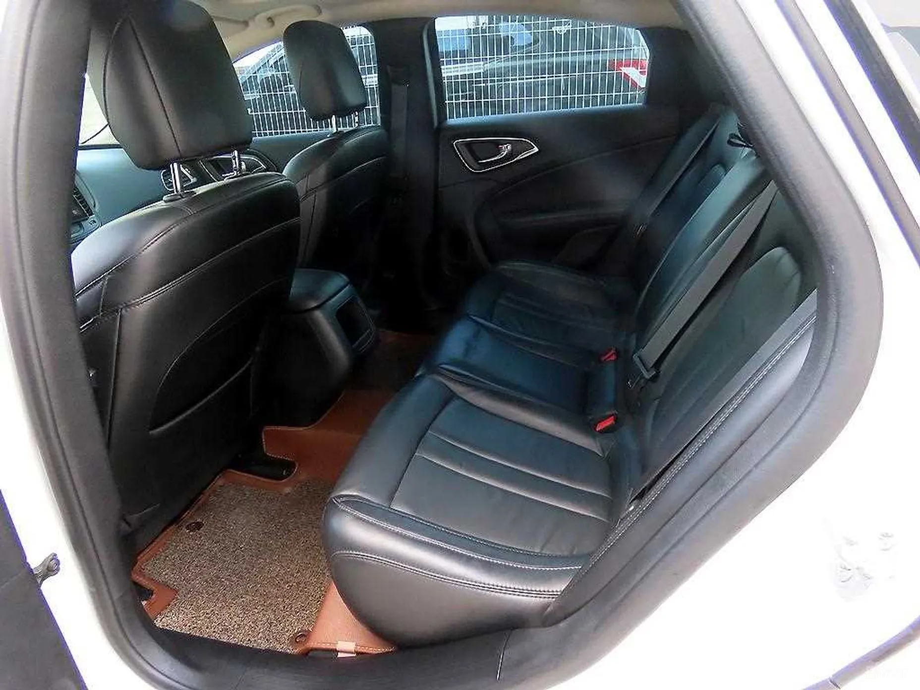 Chrysler 200 Second generation превью 6