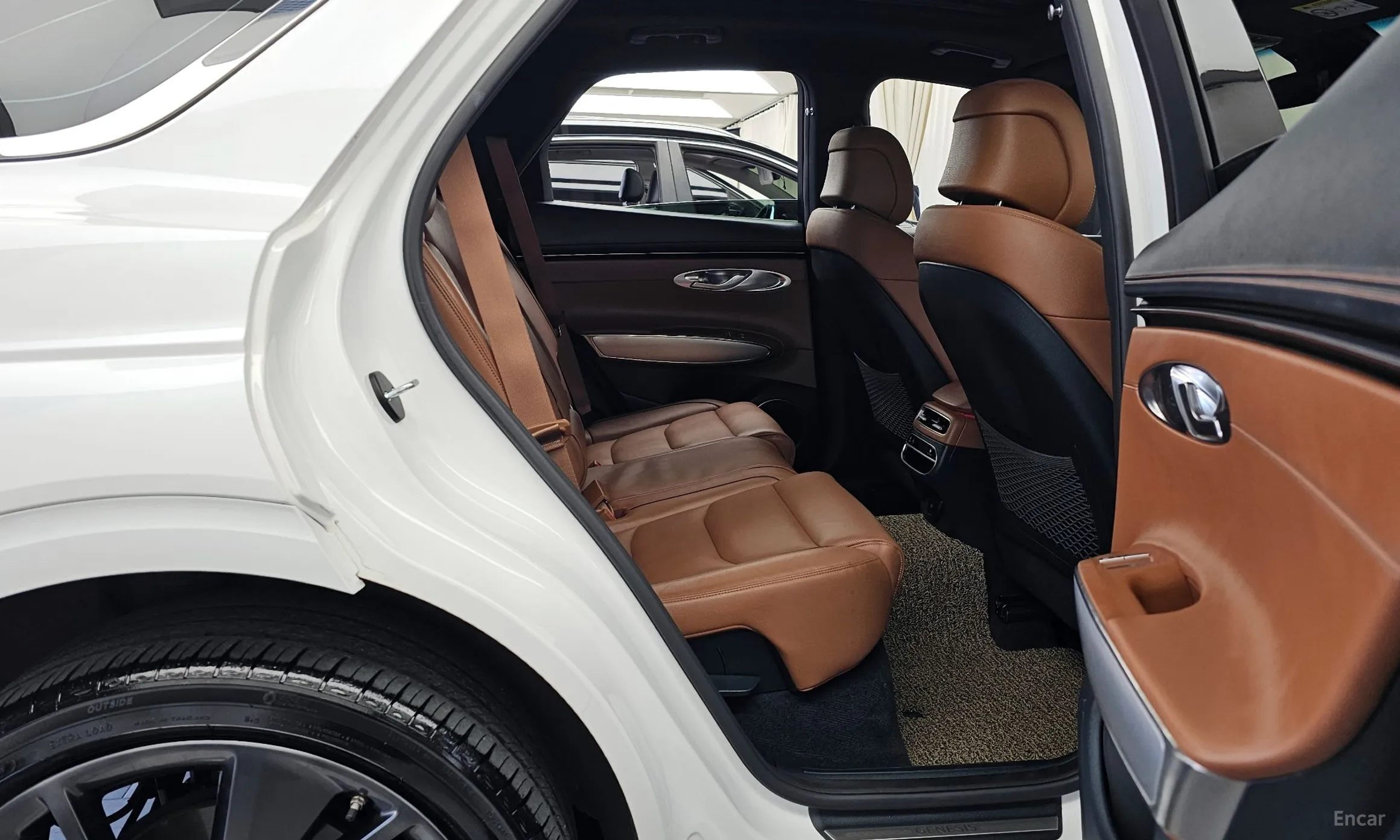 Genesis GV70 превью 12
