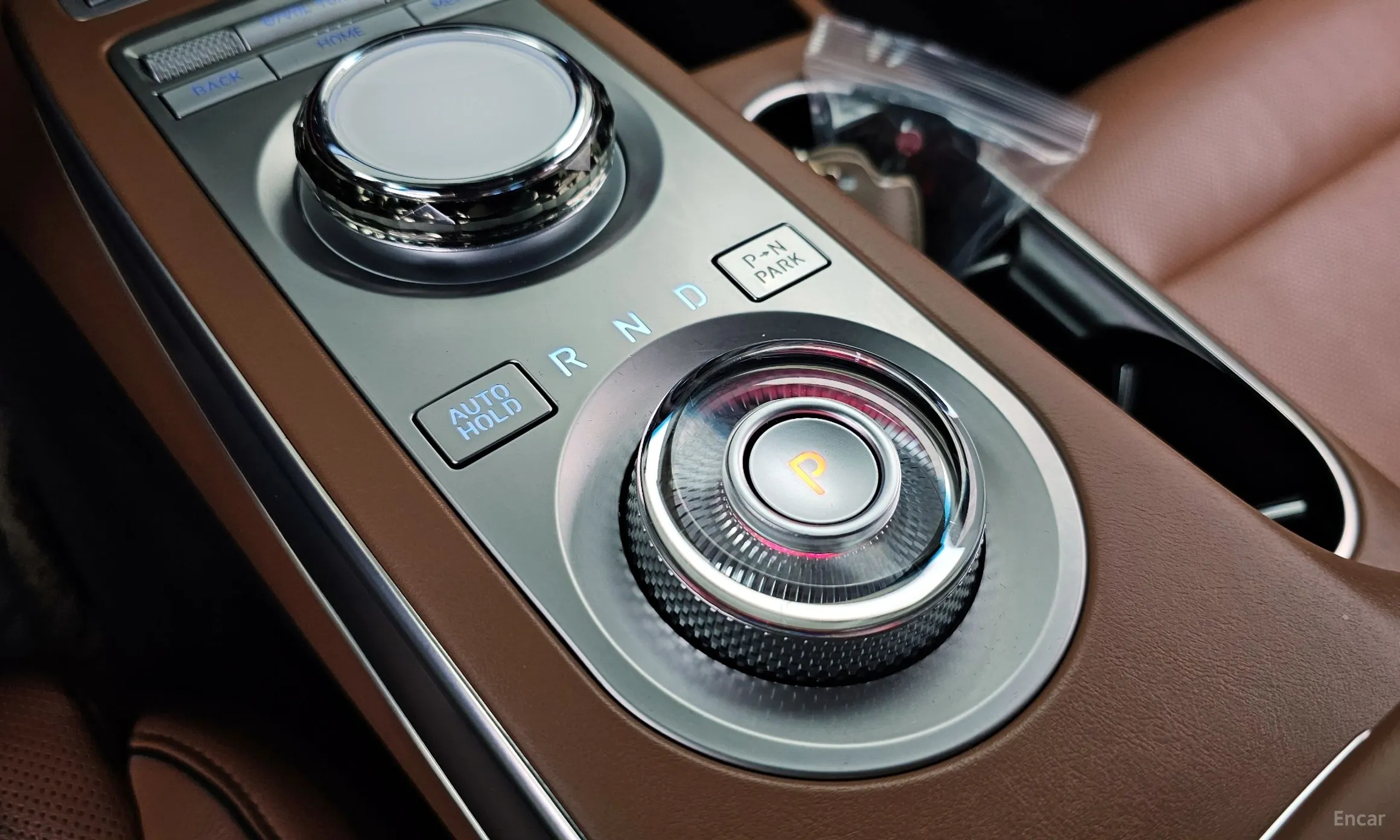Genesis GV70 превью 9
