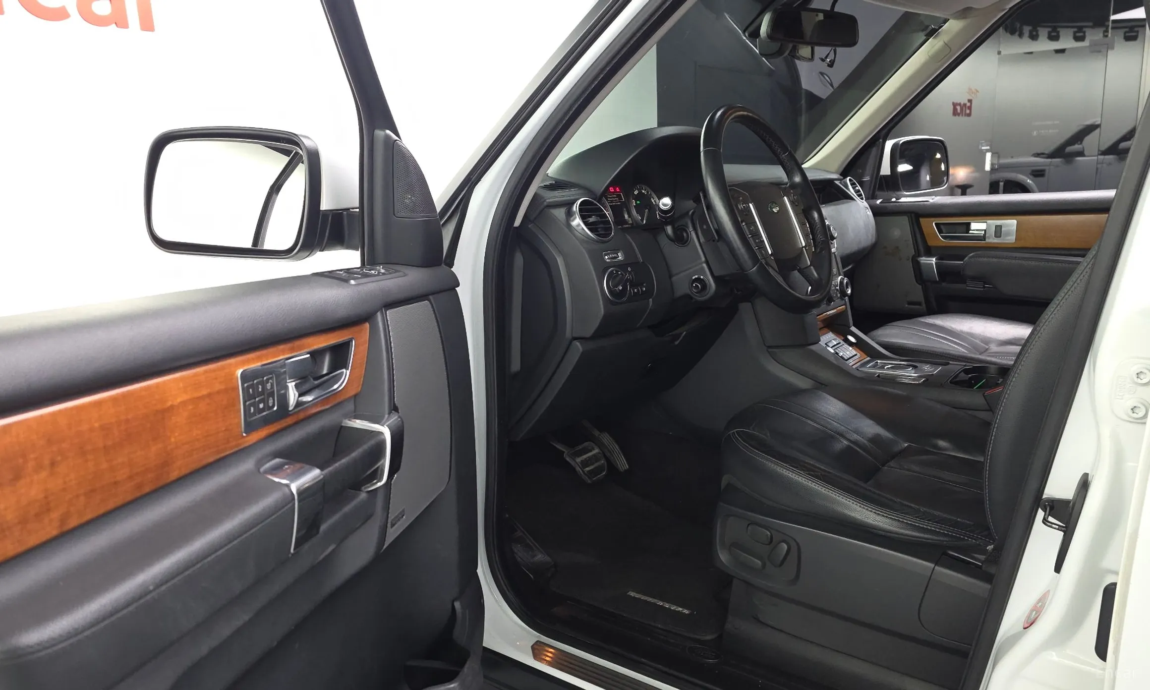 Land Rover Discovery 4 превью 10