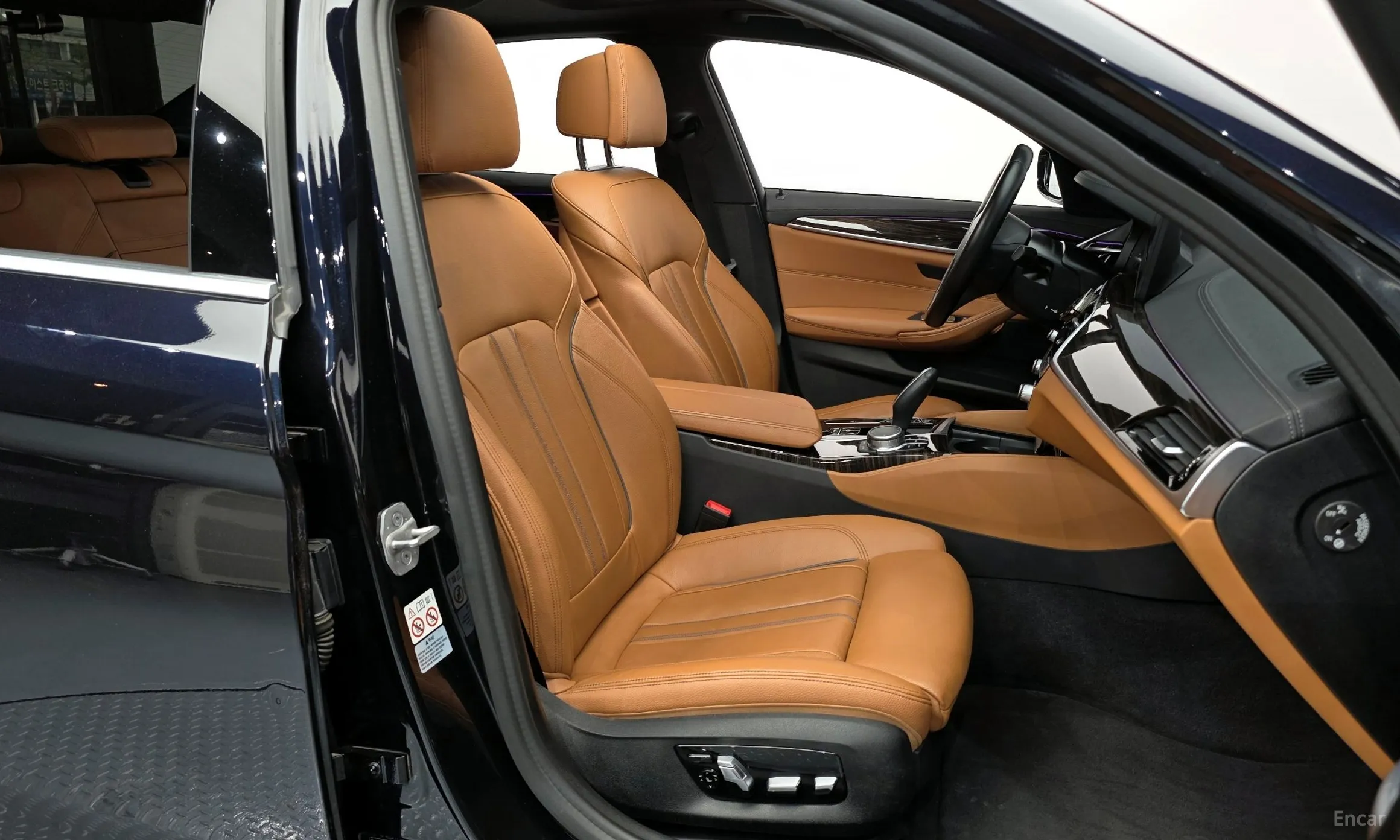 BMW 5 Series (G30) превью 11