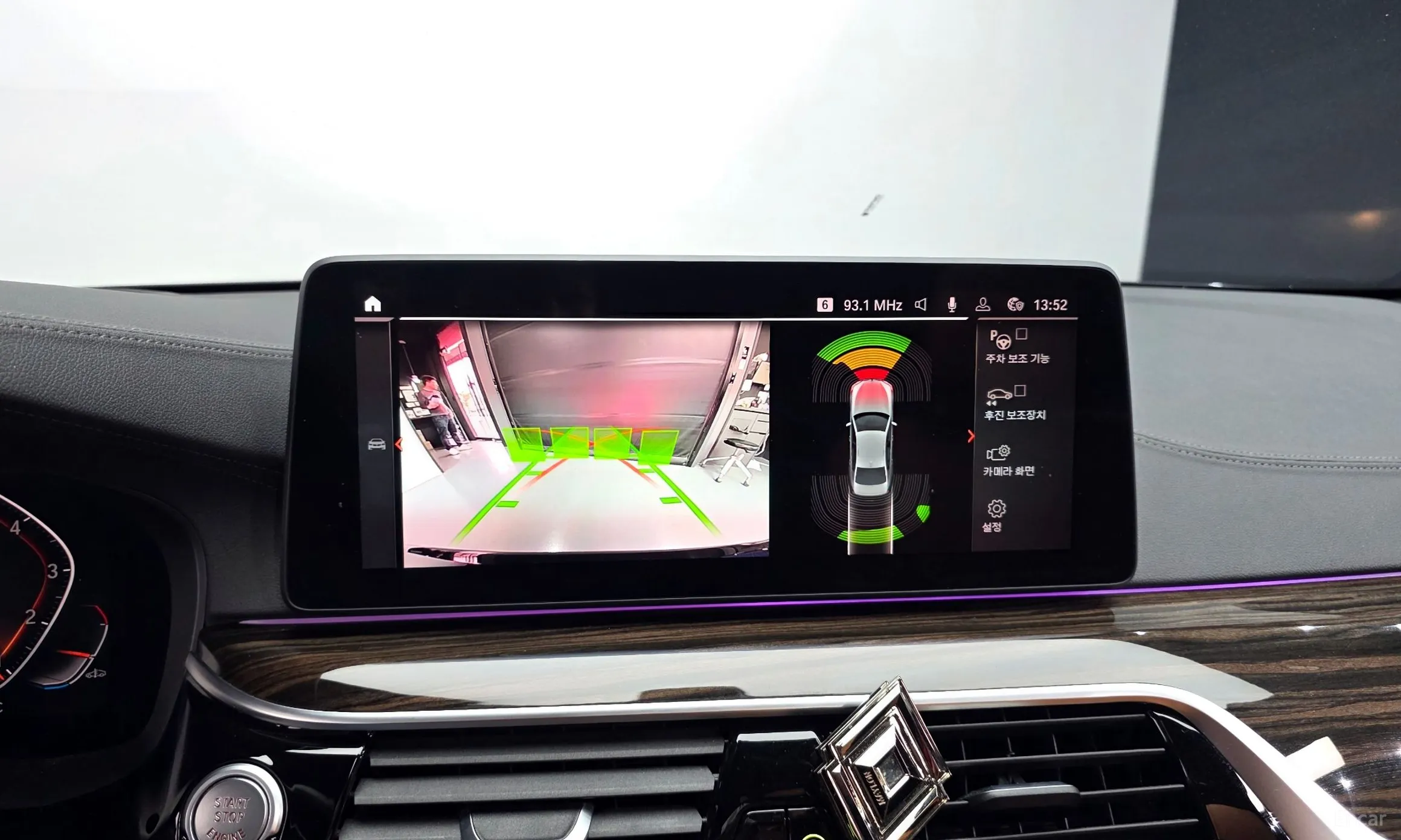BMW 5 Series (G30) превью 15