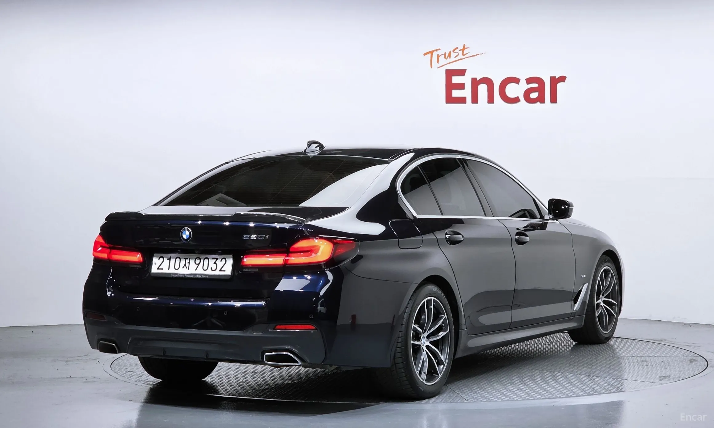 BMW 5 Series (G30) превью 2