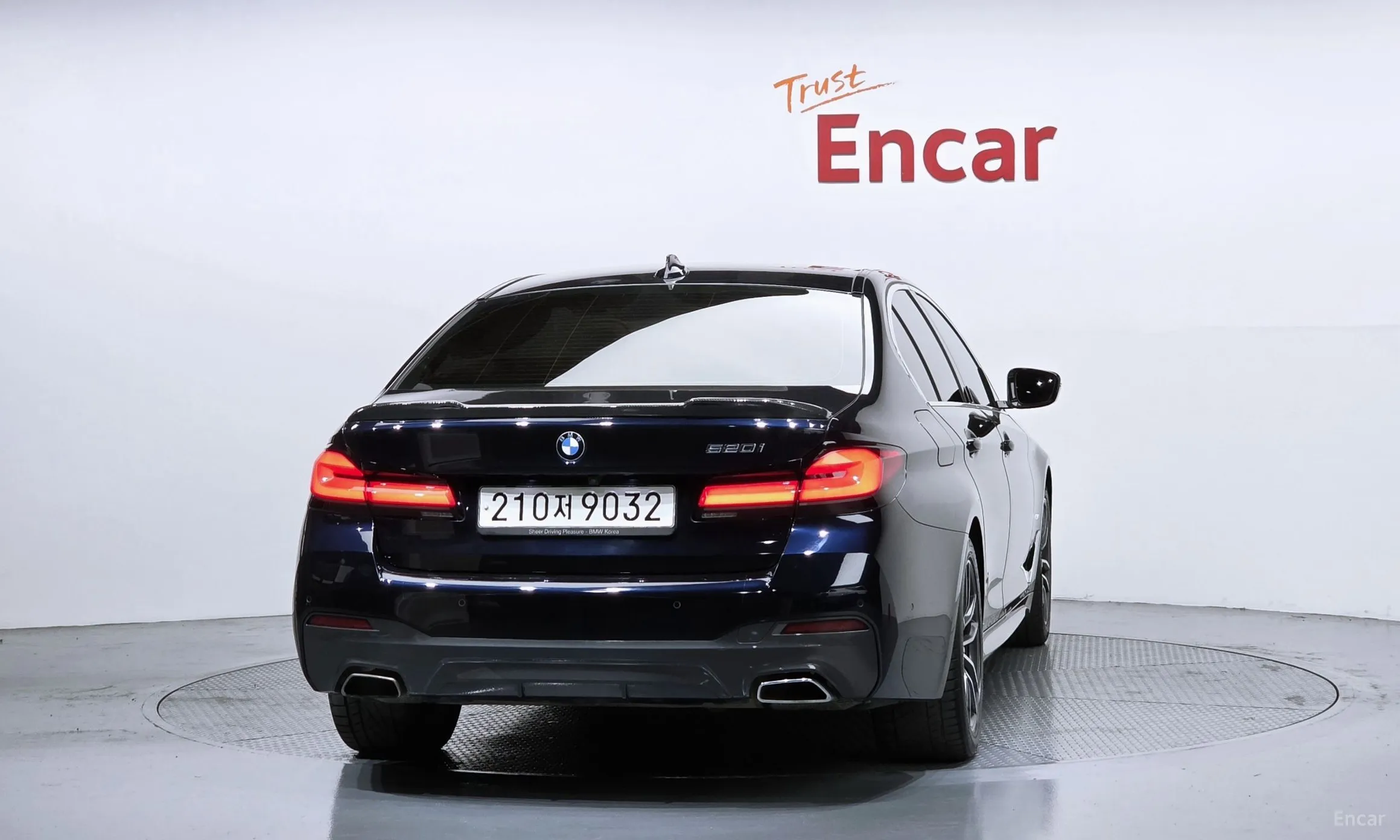 BMW 5 Series (G30) превью 4