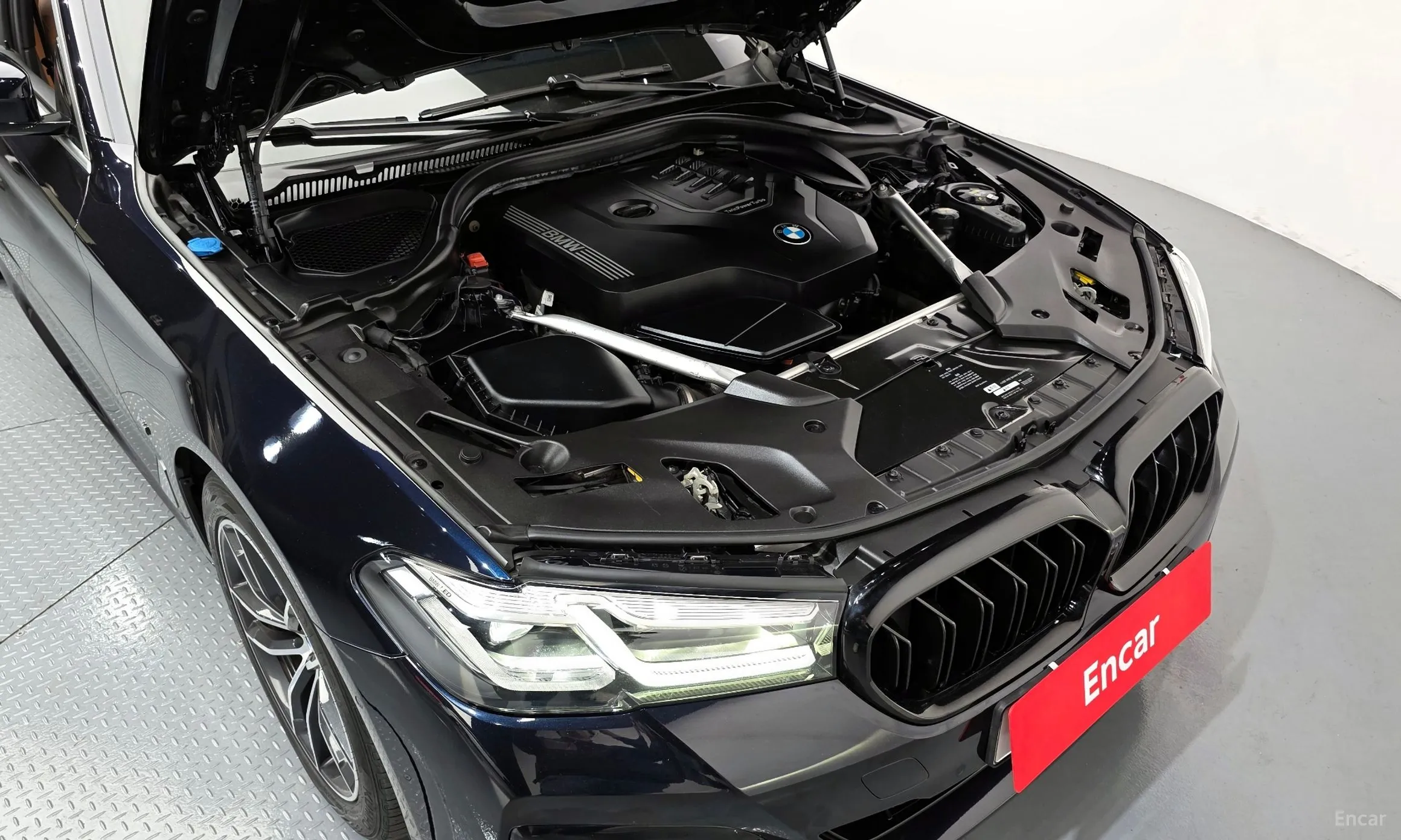 BMW 5 Series (G30) превью 6