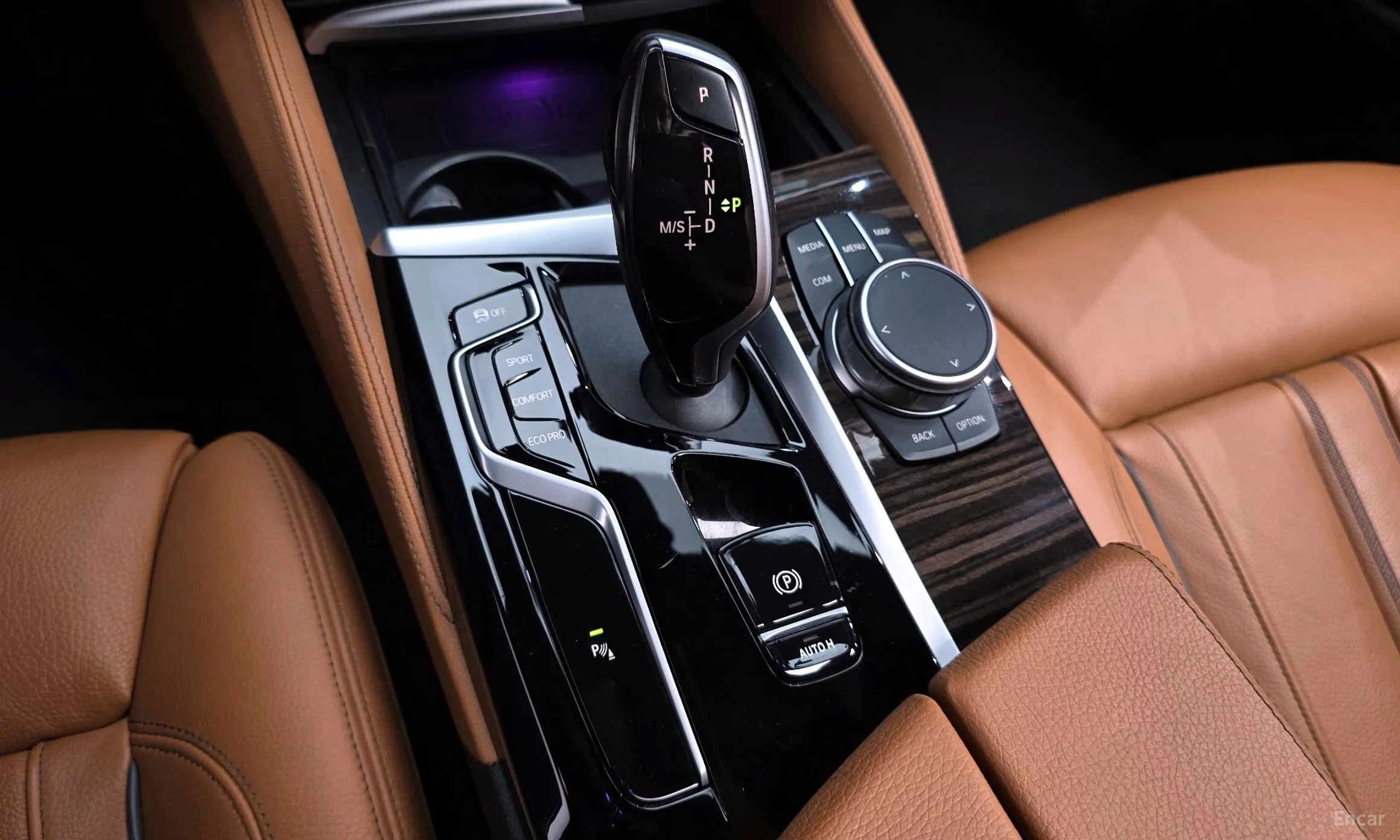 BMW 5 Series (G30) превью 9