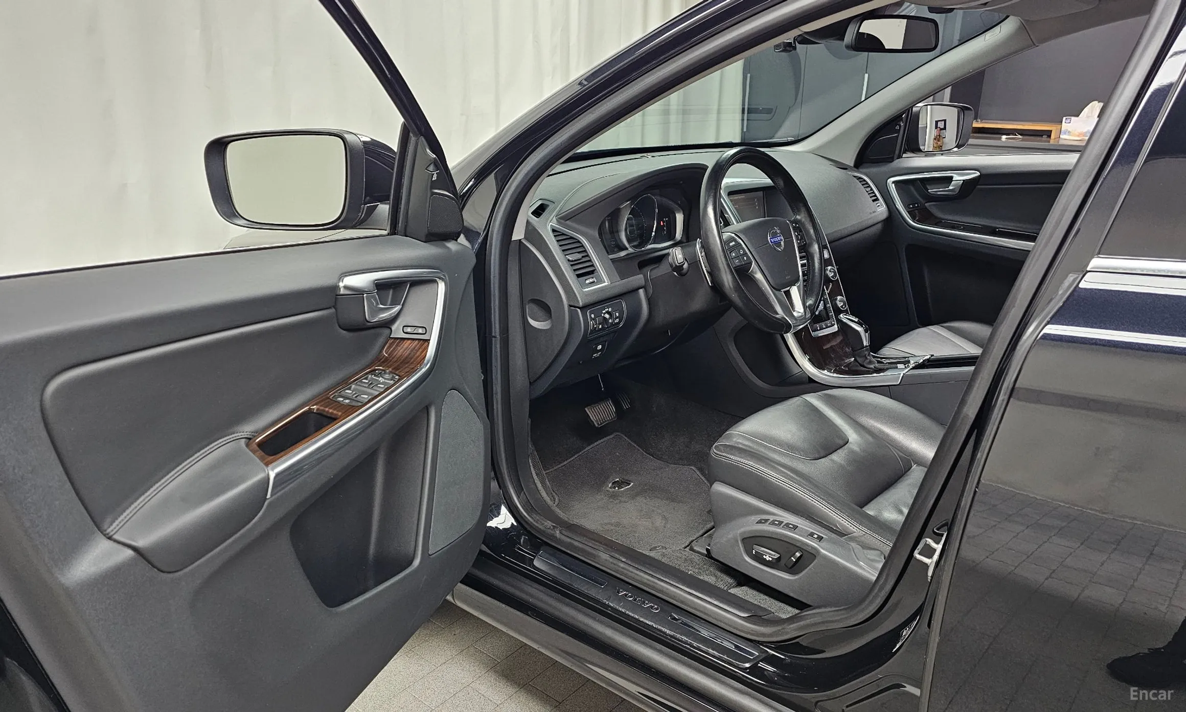 Volvo XC60 превью 10