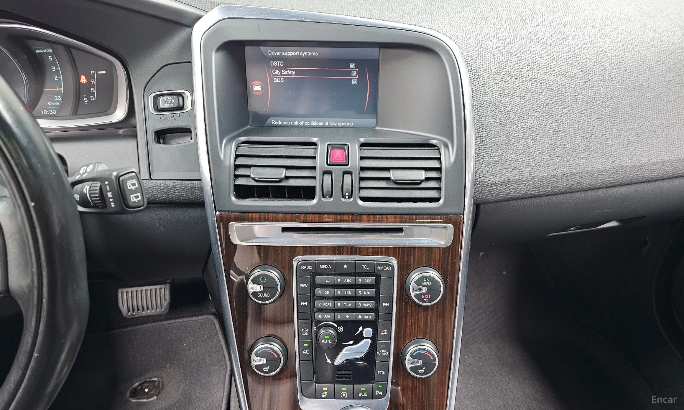 Volvo XC60 превью 15