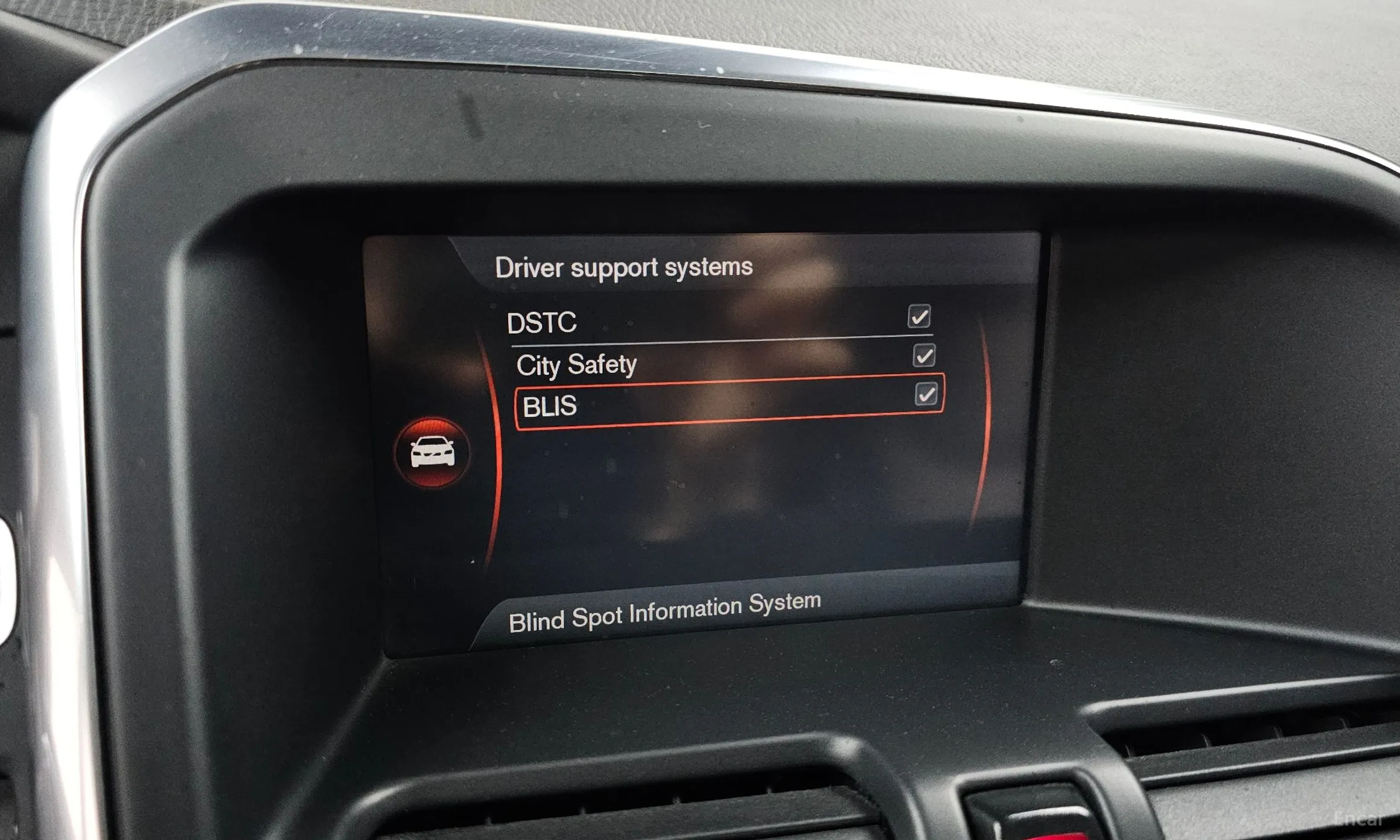 Volvo XC60 превью 17