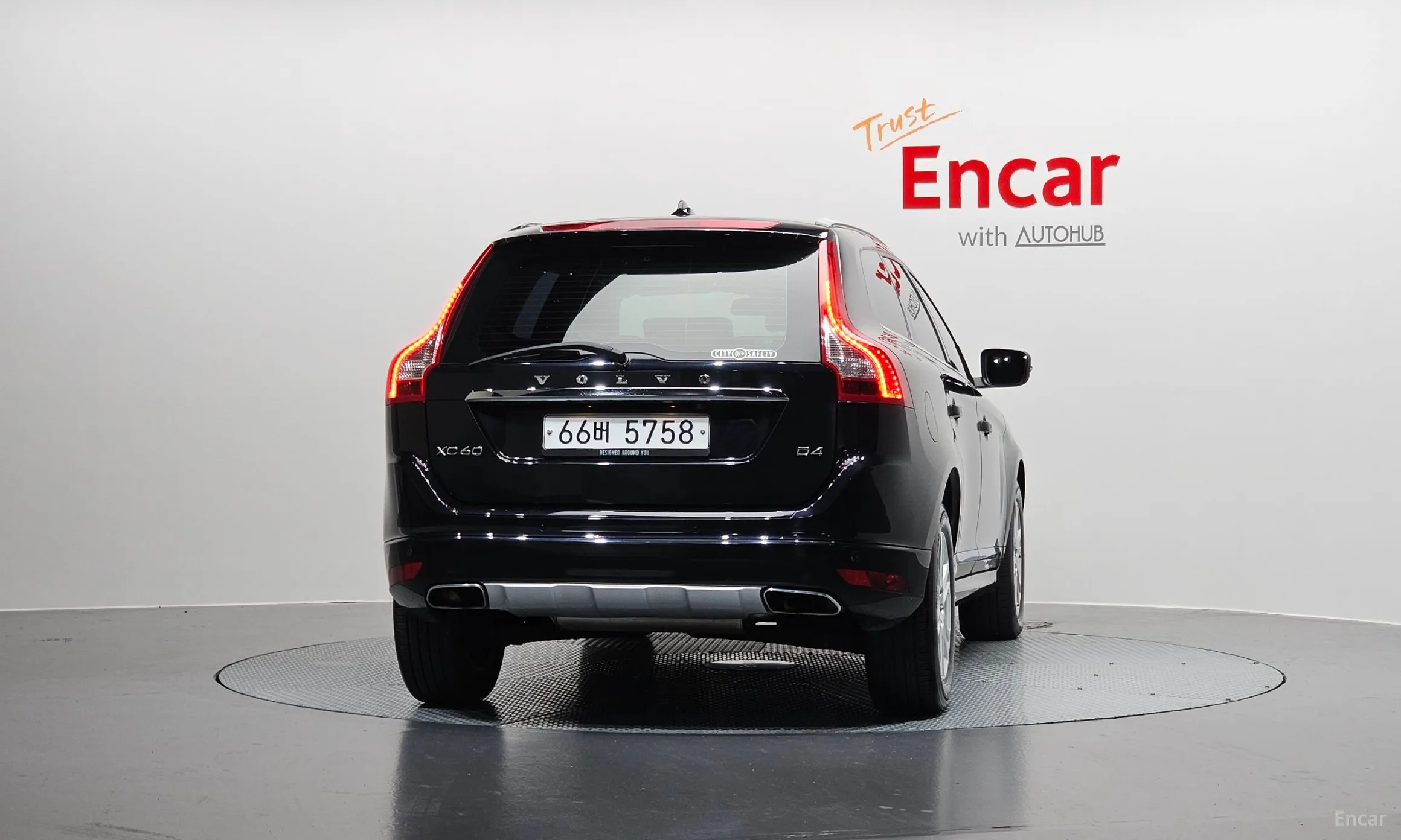 Volvo XC60 превью 4