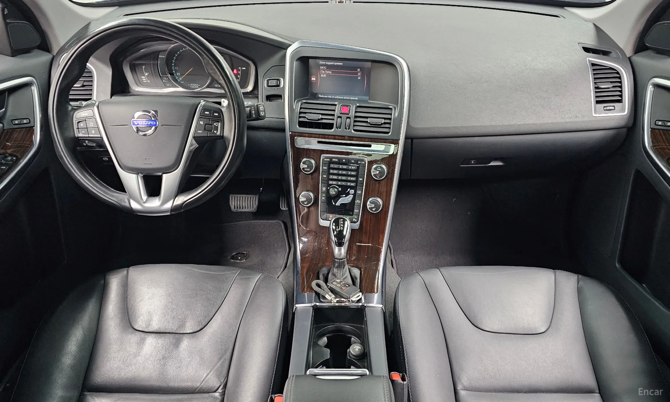 Volvo XC60 превью 7