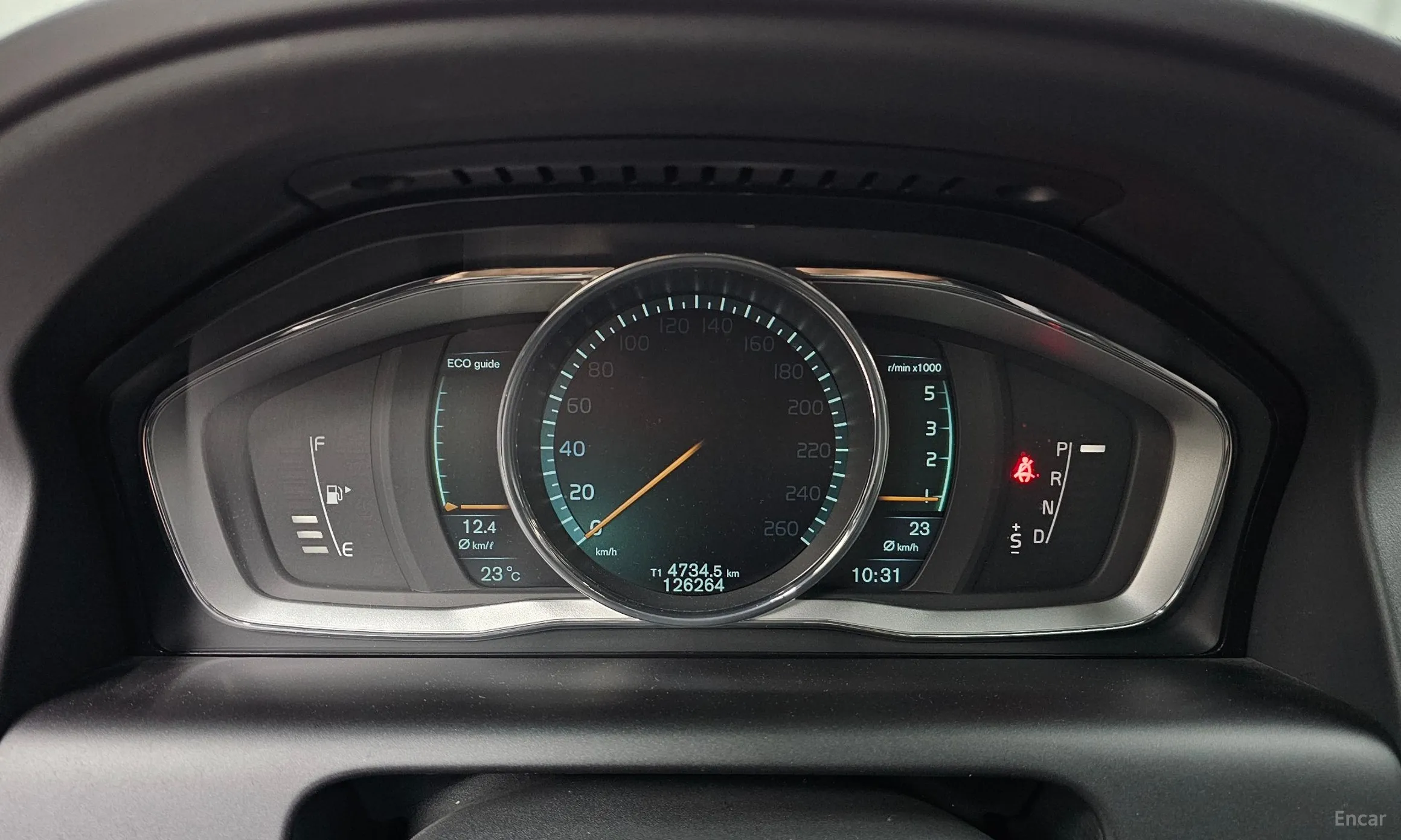 Volvo XC60 превью 8