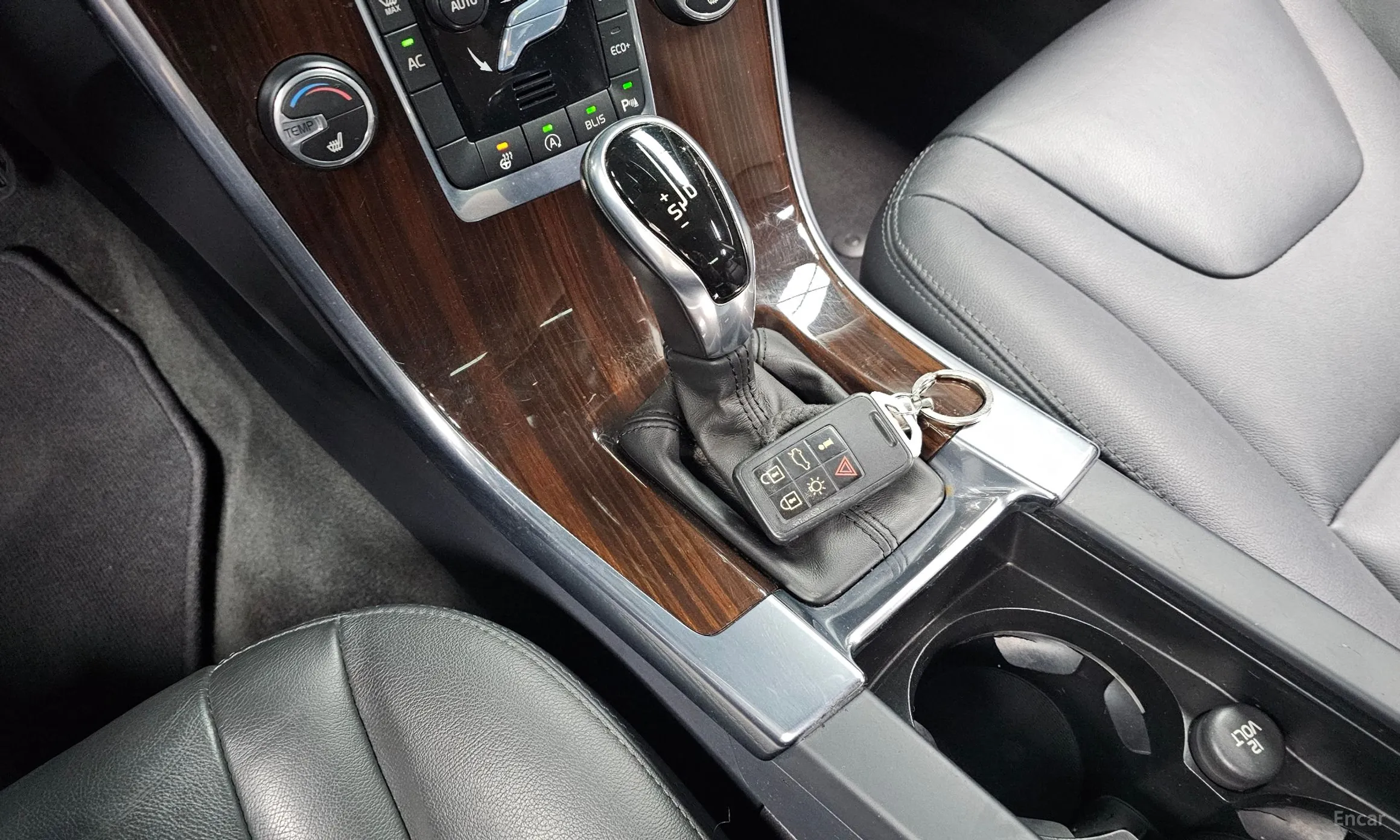 Volvo XC60 превью 9