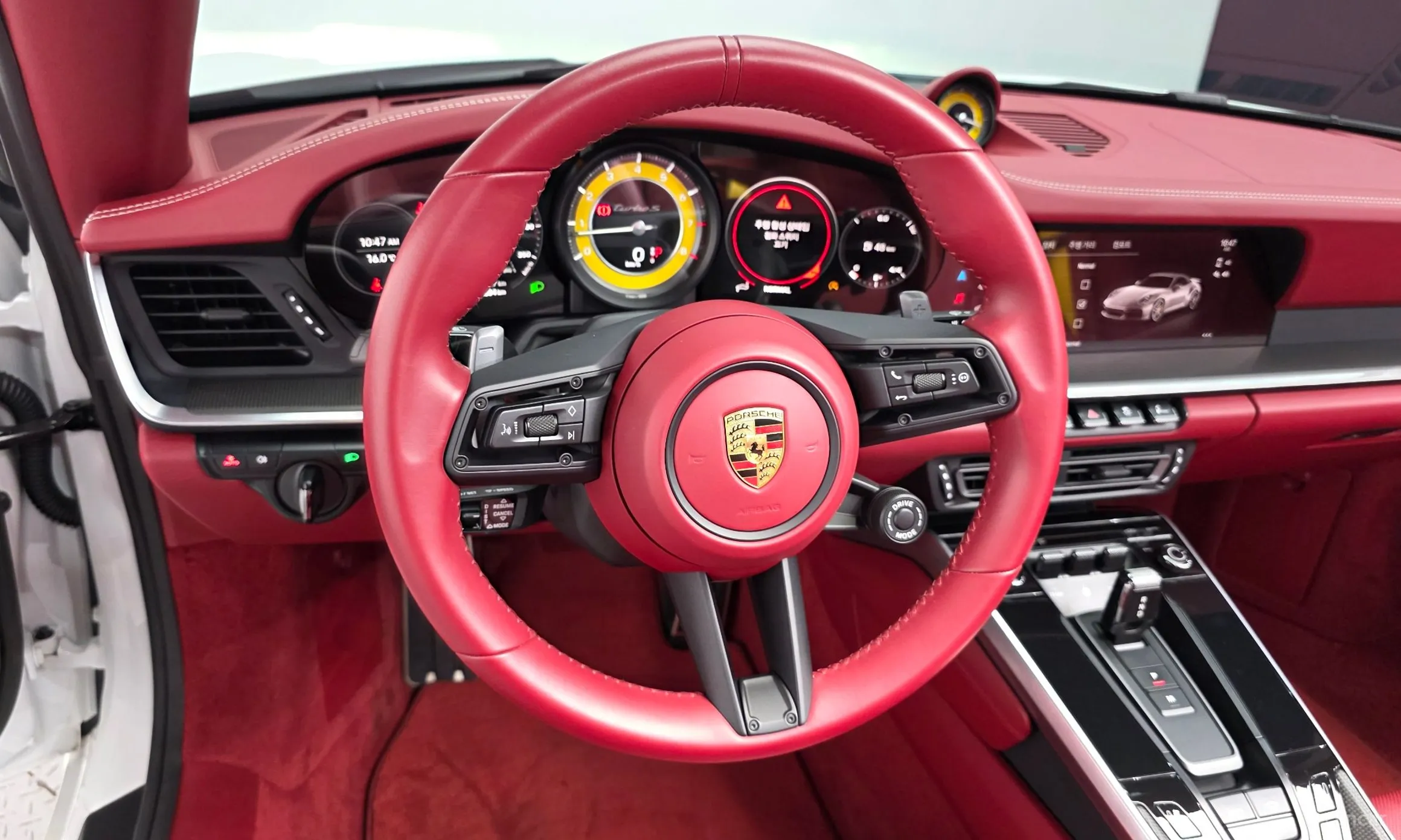 Porsche 911 (992) превью 12