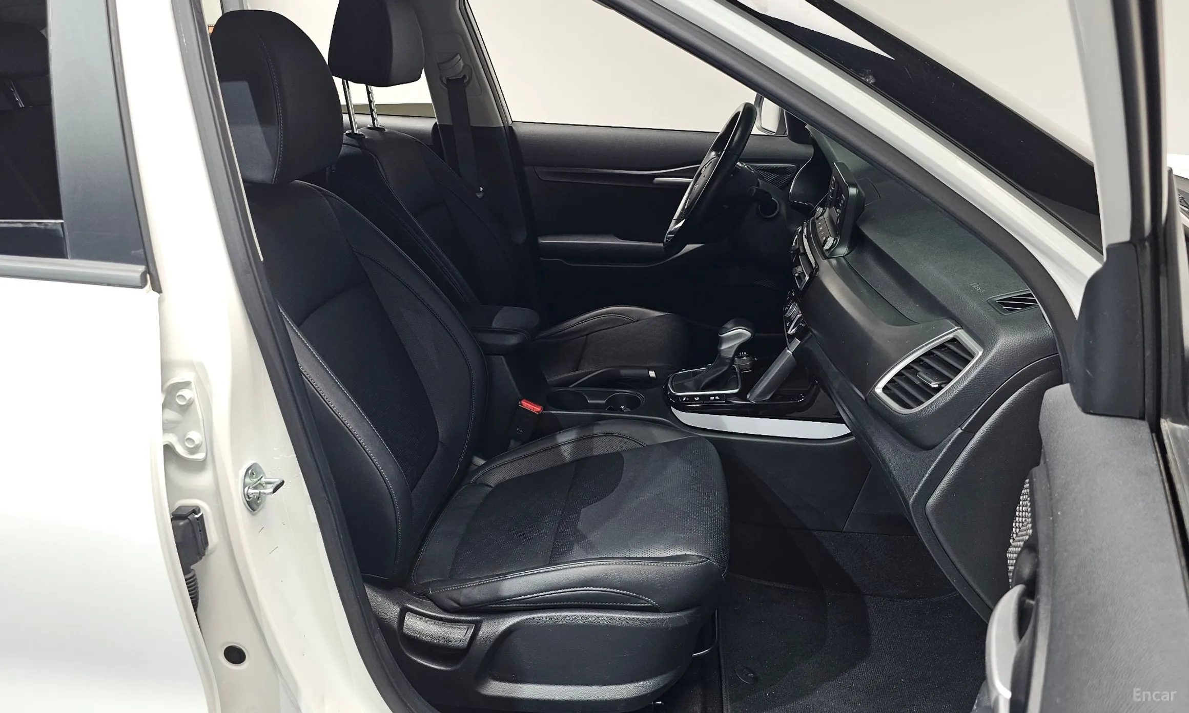 Kia Seltos превью 12