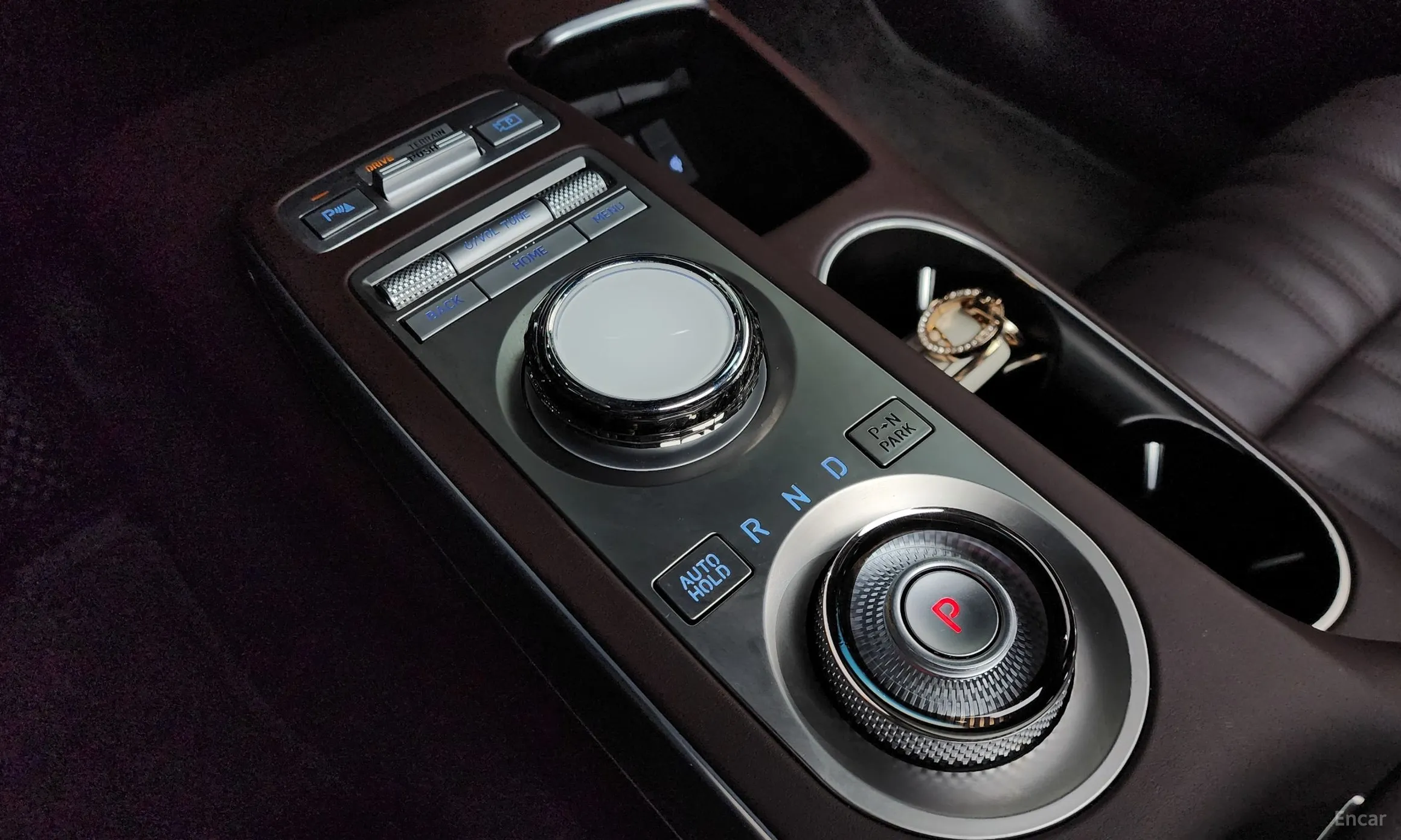 Genesis GV70 превью 15