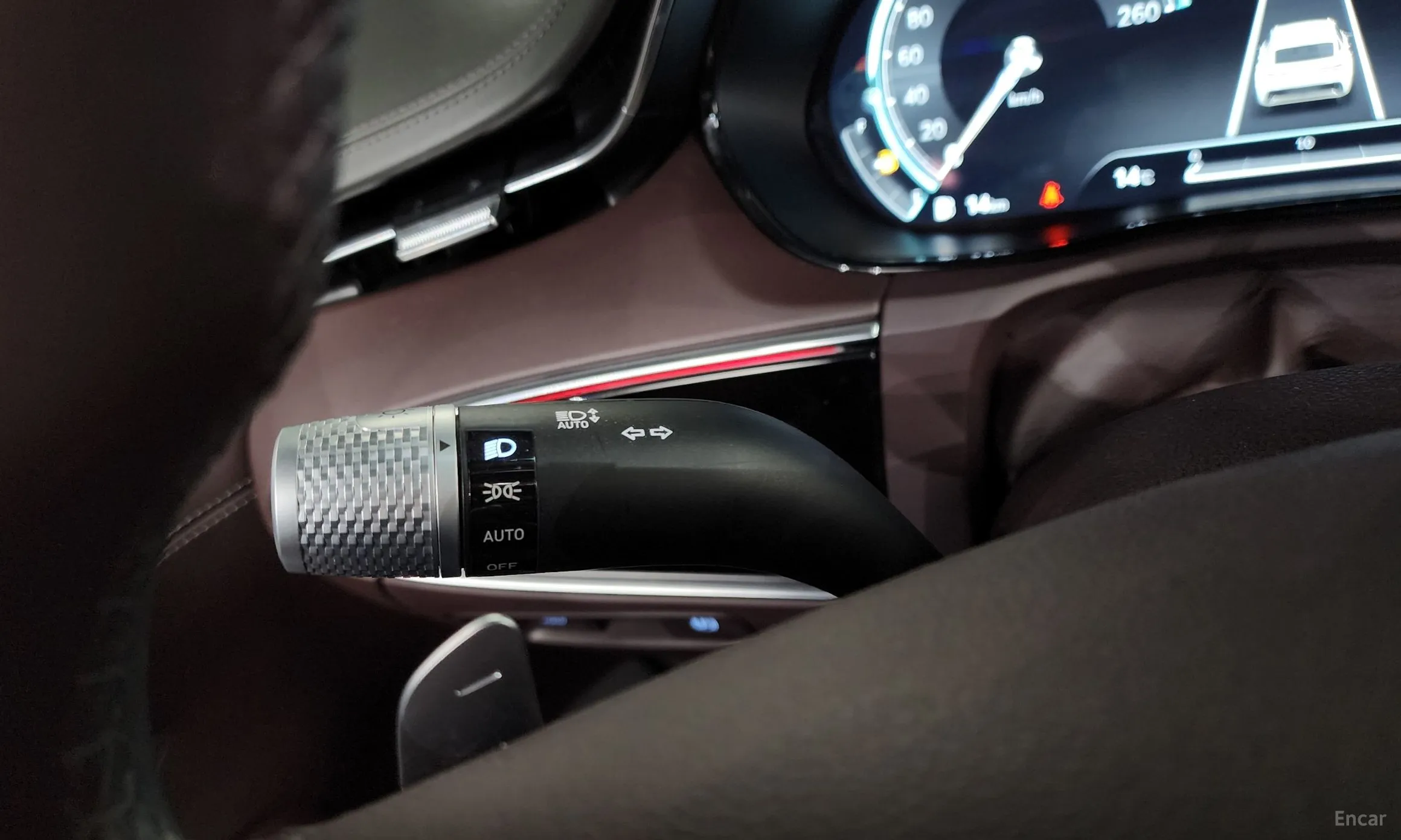 Genesis GV70 превью 17