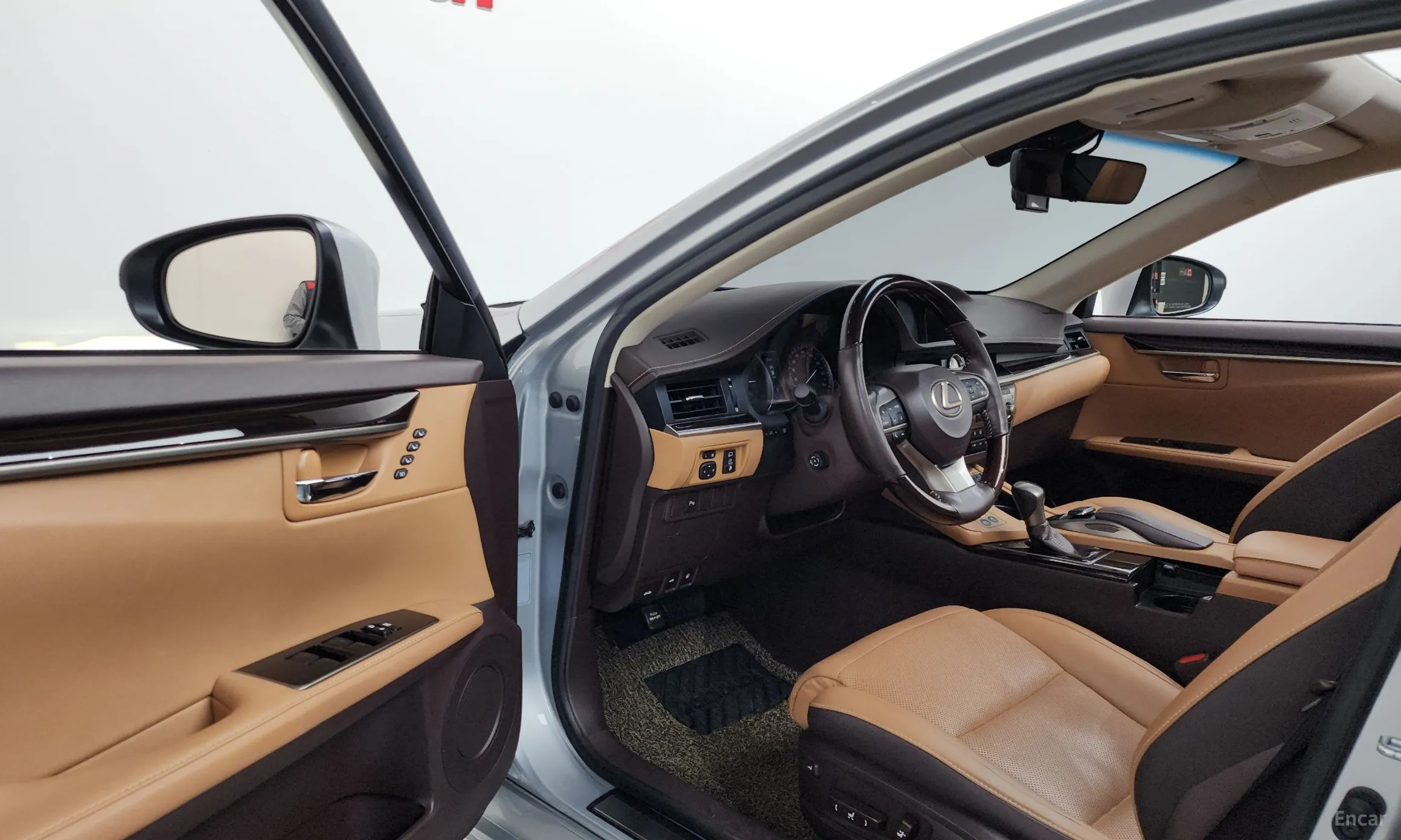Lexus New ES300h превью 10
