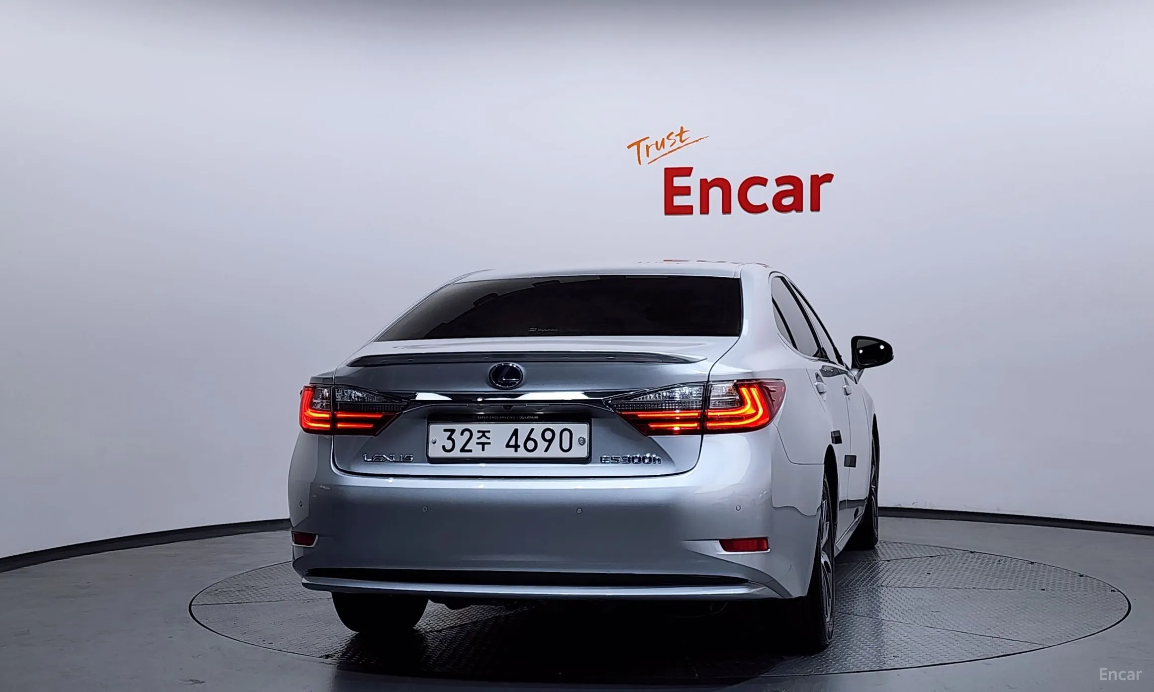 Lexus New ES300h превью 4