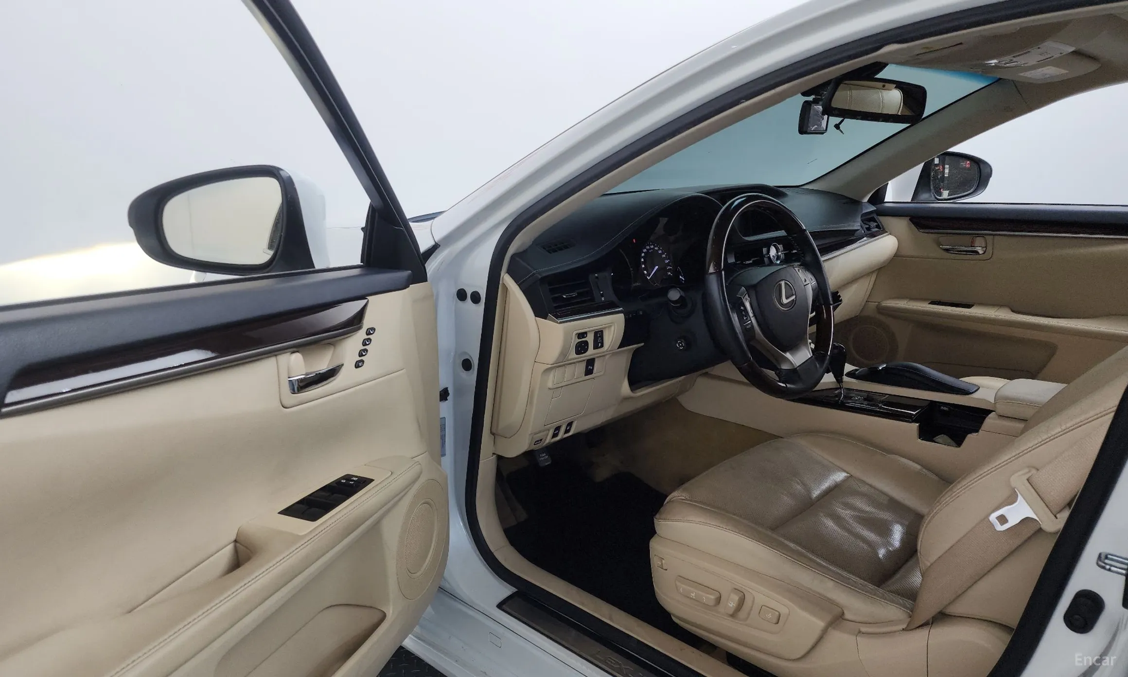Lexus New ES300h превью 10